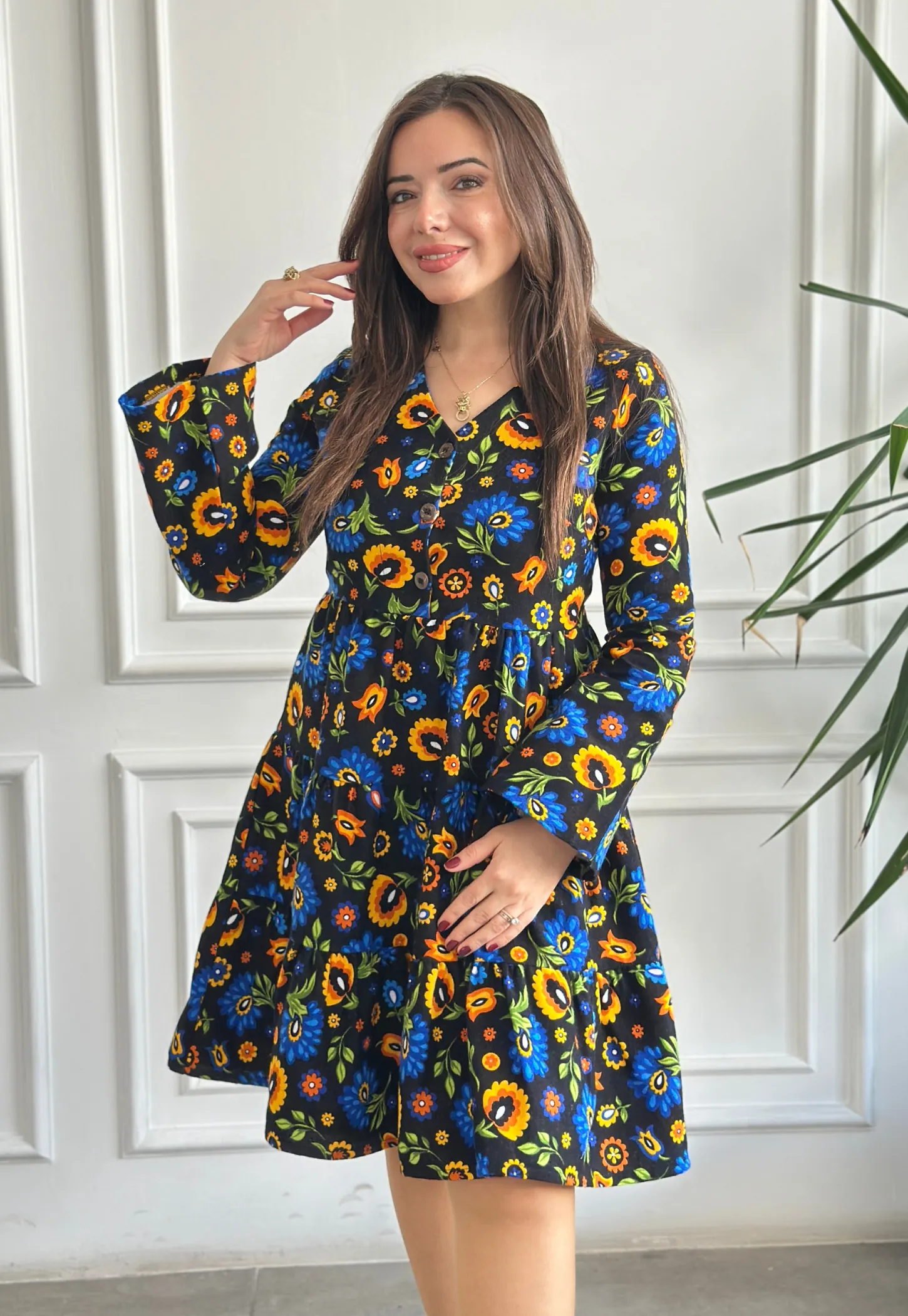 V Yaka Fırfırlı Pazen Elbise