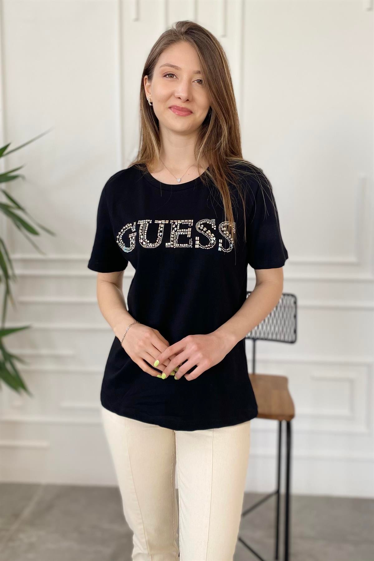 Önü Yazı Ve Taş İşlemeli T-Shirt