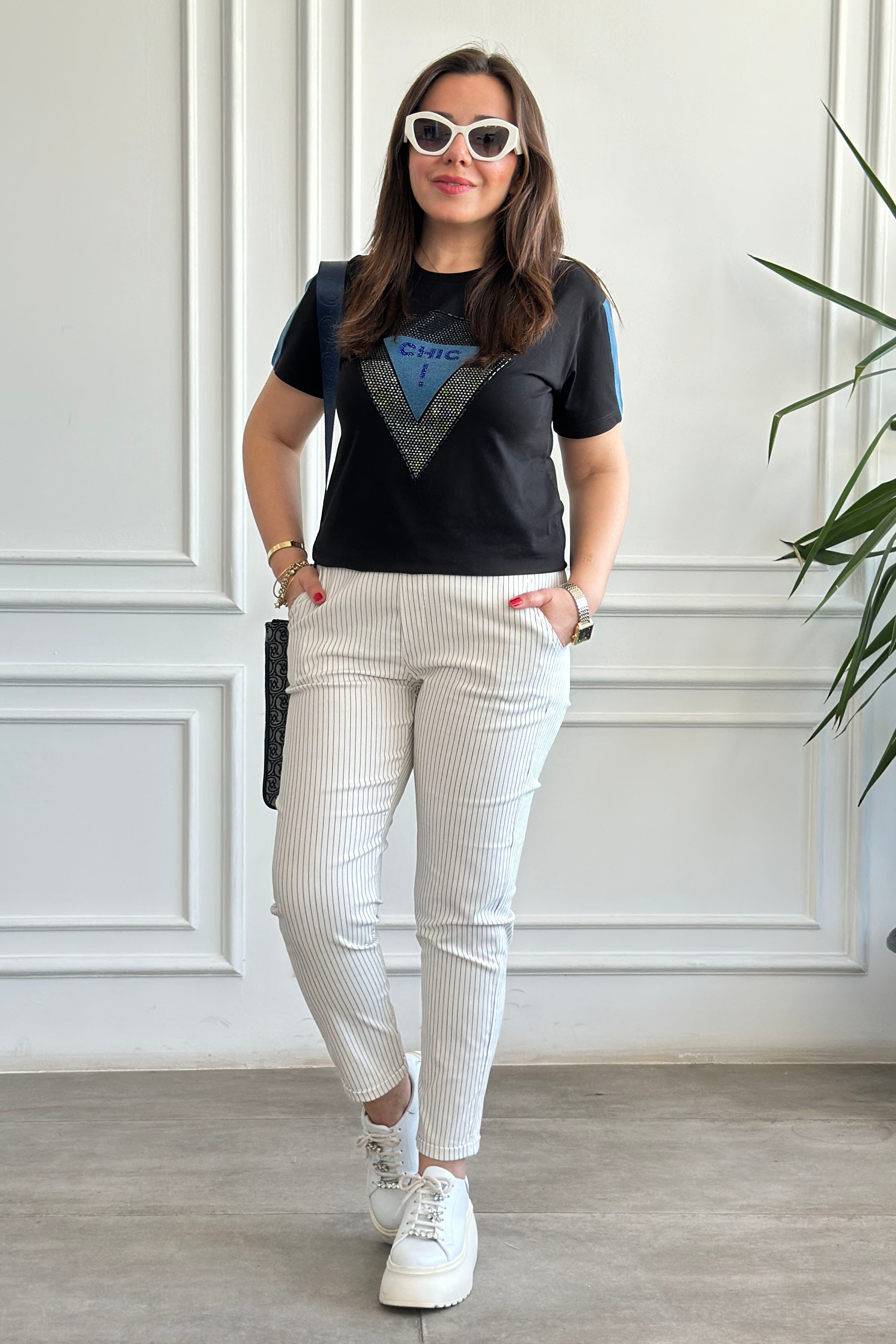 Önü Taşlı Kolları Kot Detaylı T-Shirt