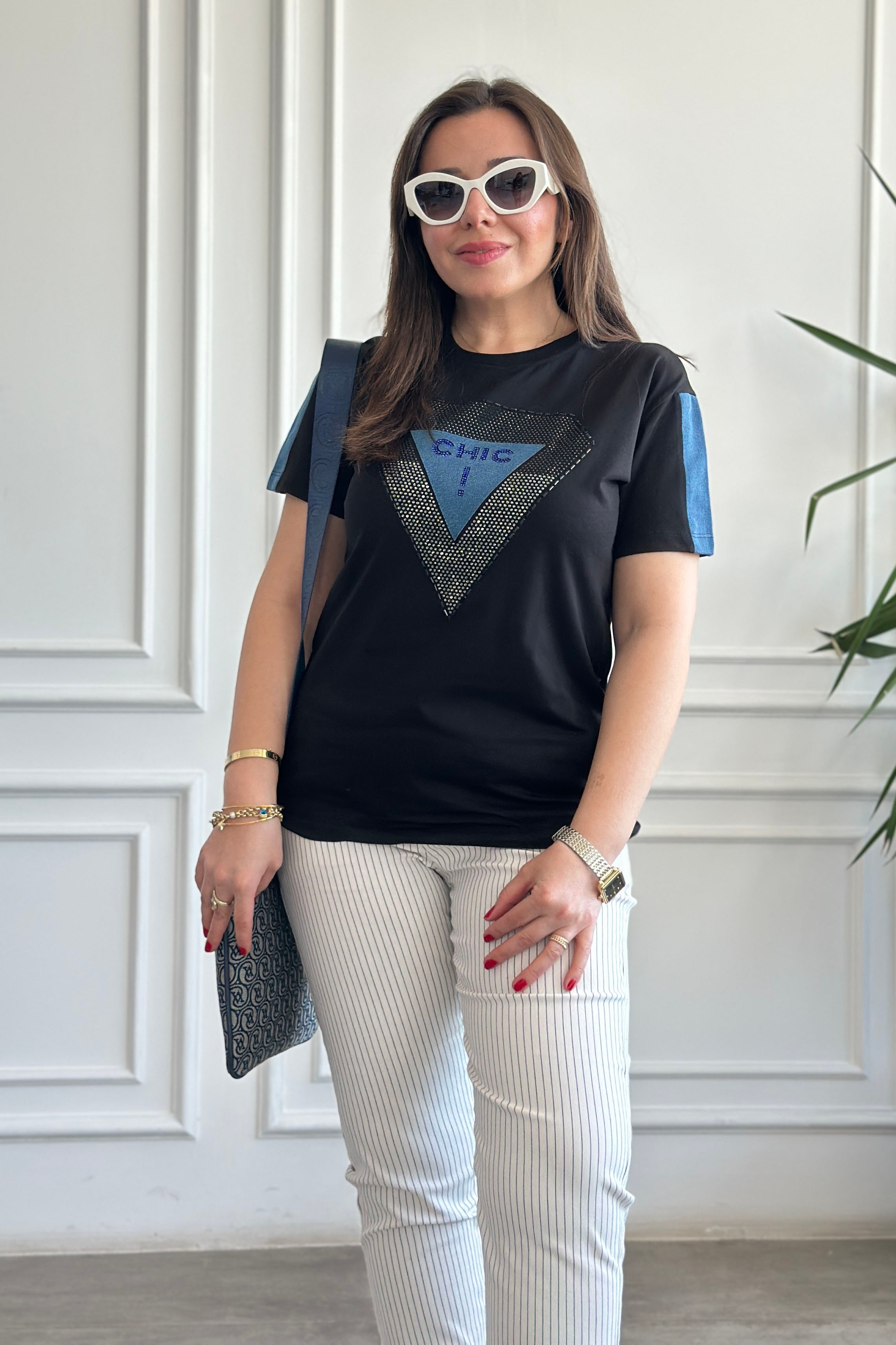 Önü Taşlı Kolları Kot Detaylı T-Shirt