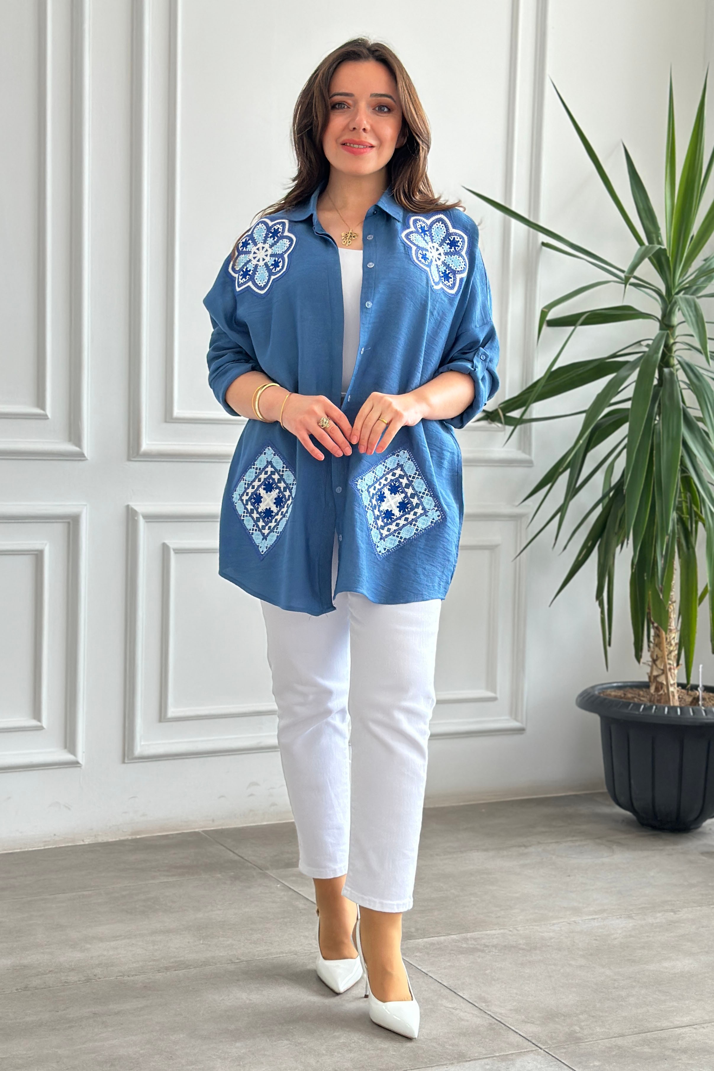 Çiçek Nakış Detaylı Gömlek  - INDIGO