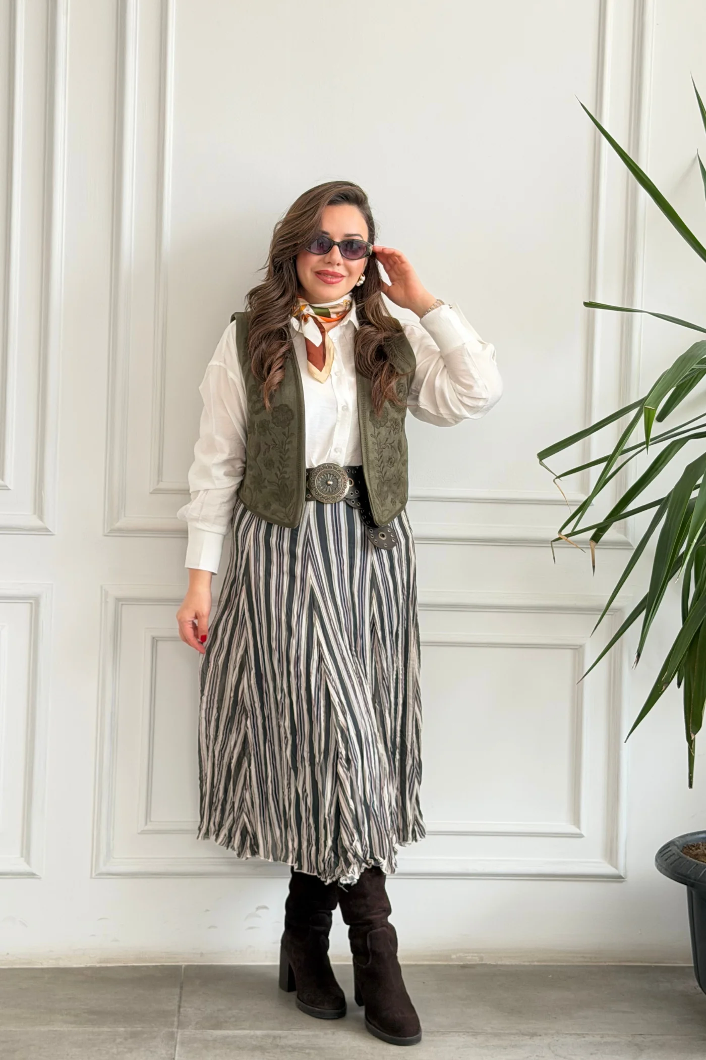 Nakış İşlemeli Nubuk Yelek - HAKI