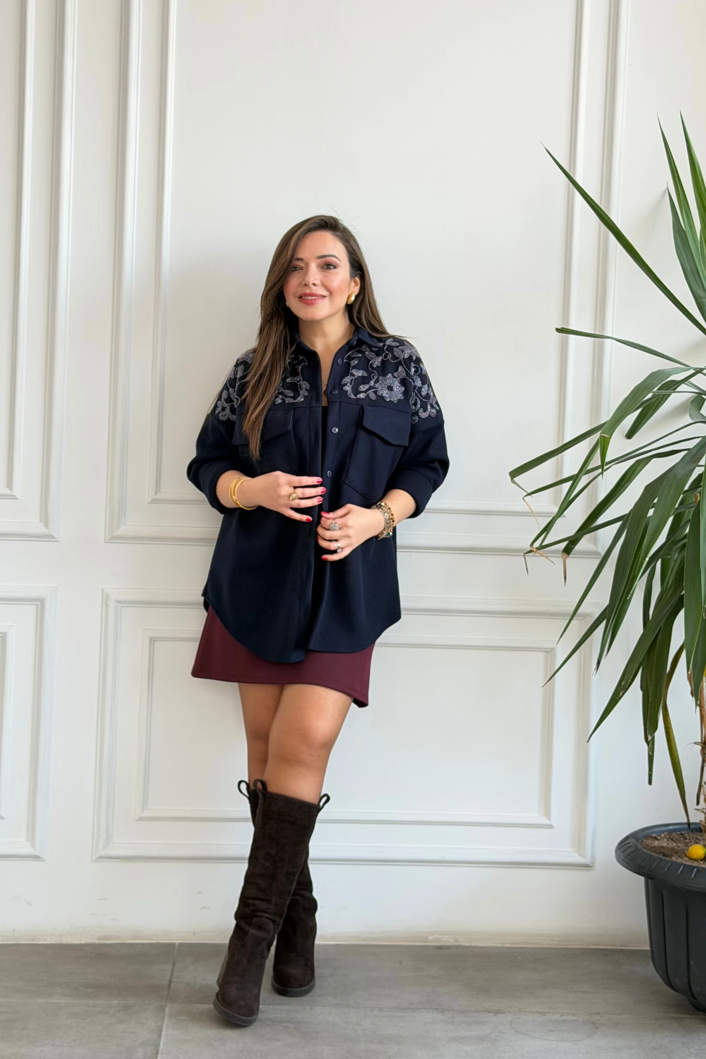 Omzu Çiçek Boncuk İşlemeli Posta Cepli Gömlek