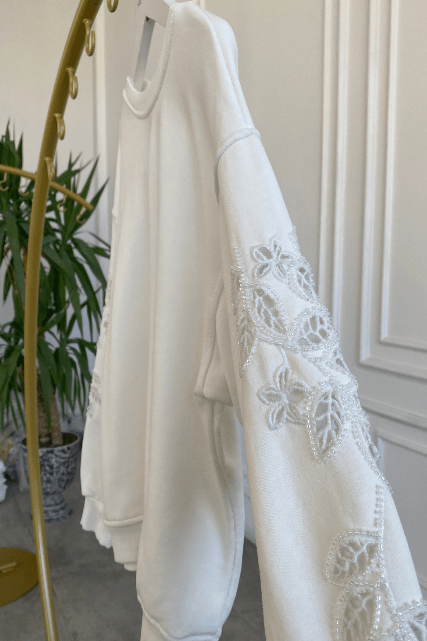 Kolları Güpürlü Boncuk İşlemeli Sweat