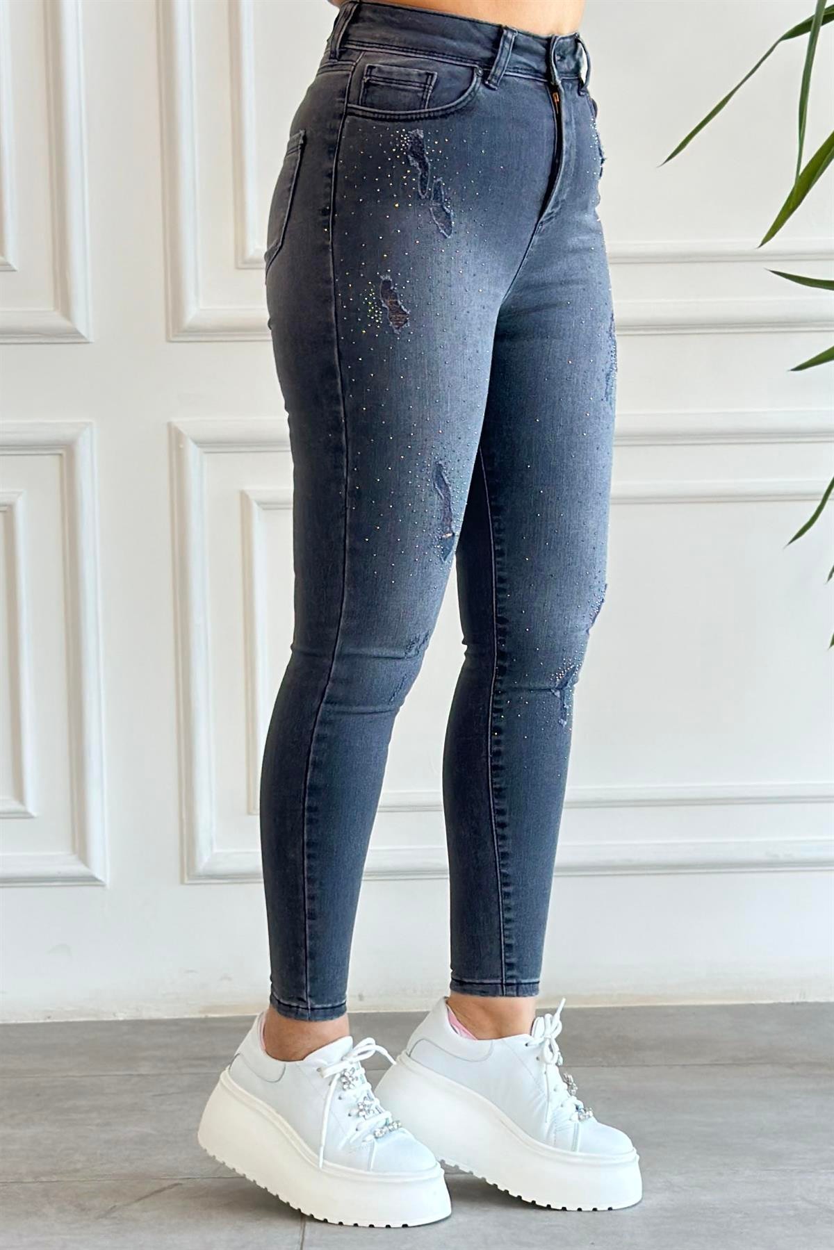 Yüksek Bel En Boy Likralı Serpme Taş Detaylı Kot Pantolon