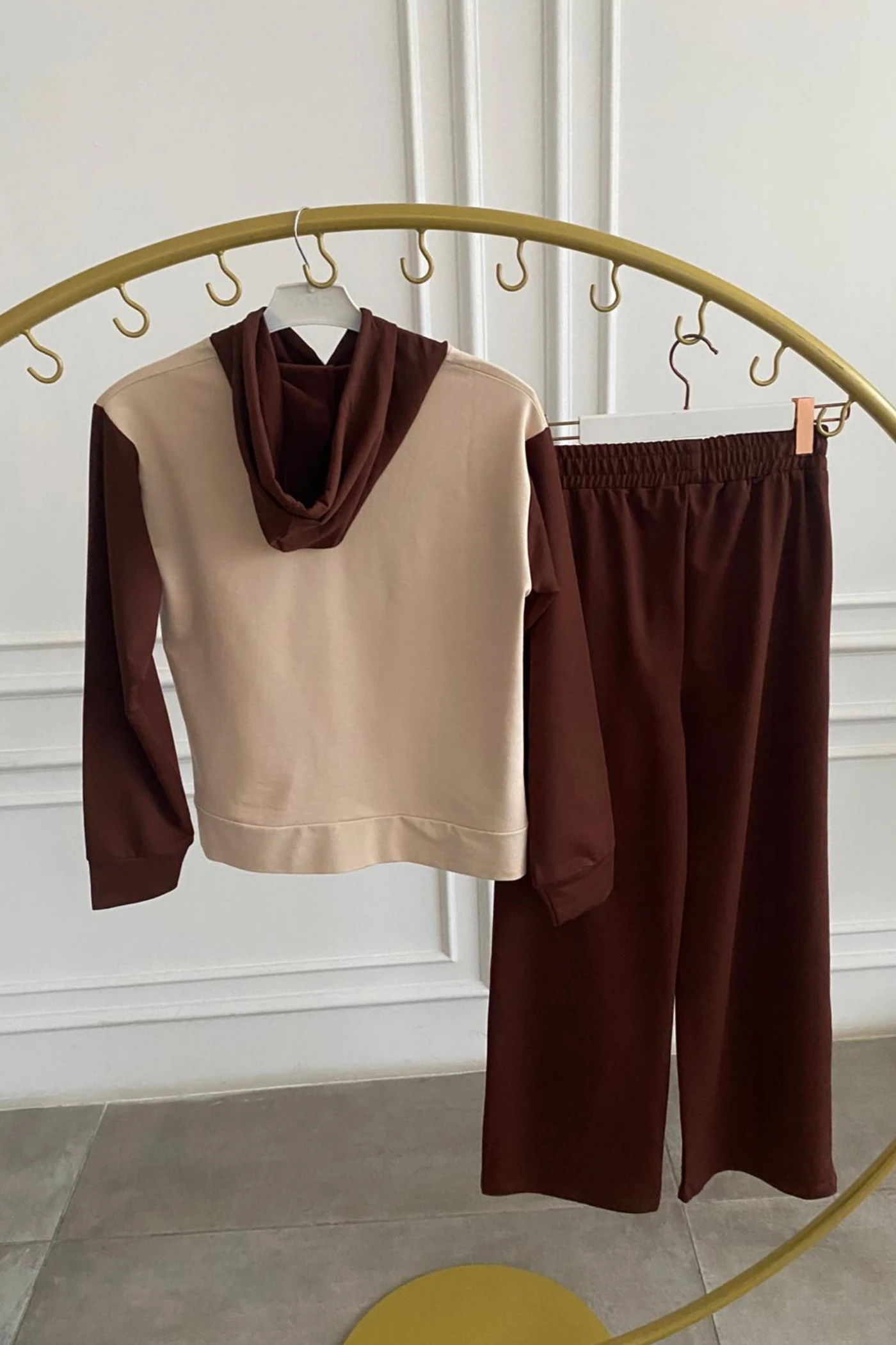 Önü Yazı Baskılı Kapşonlu Eşofman Takımı - KAHVERENGI