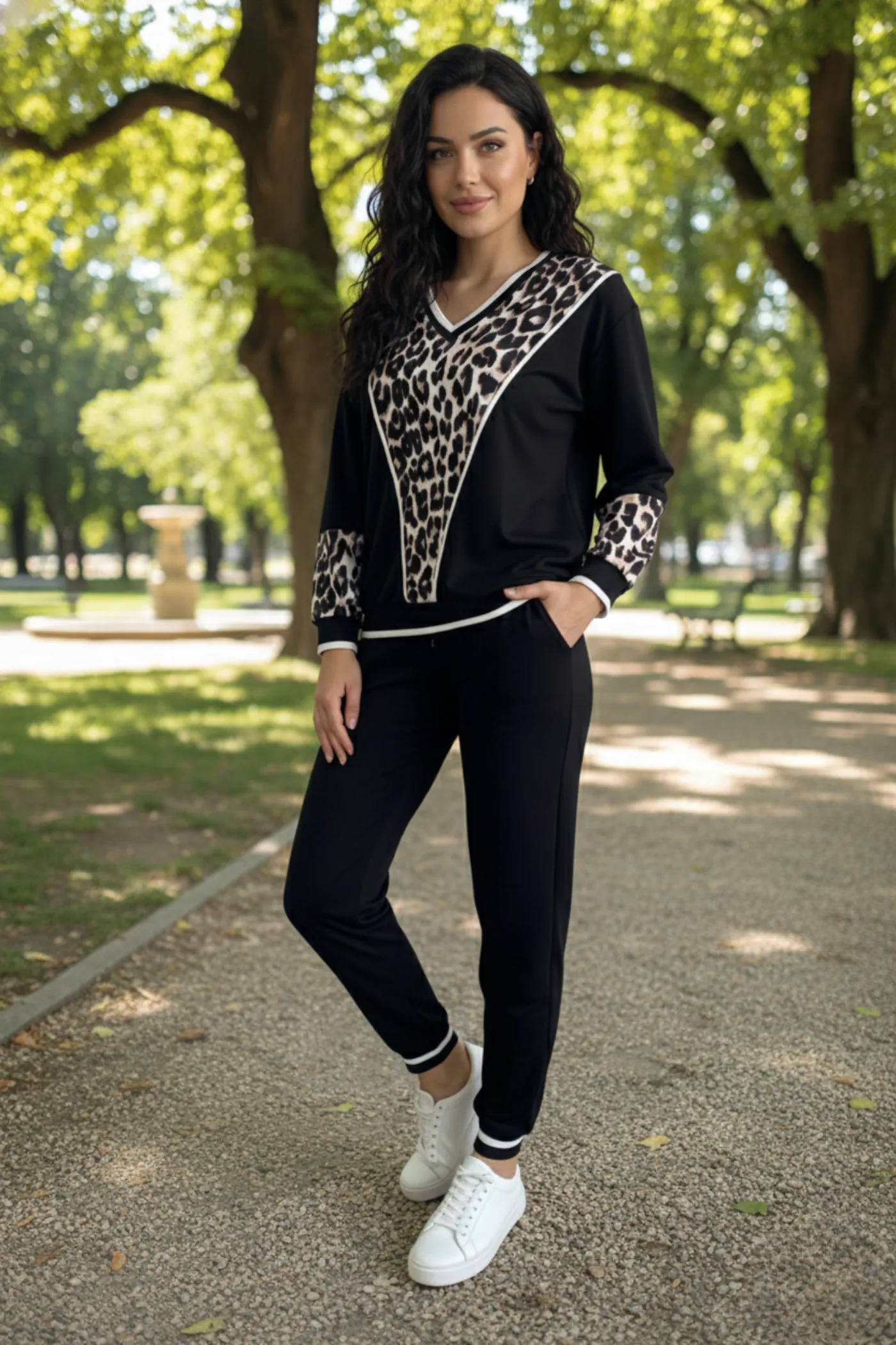 V Yaka Ribana Ve Leopar Detaylı Eşofman Takımı