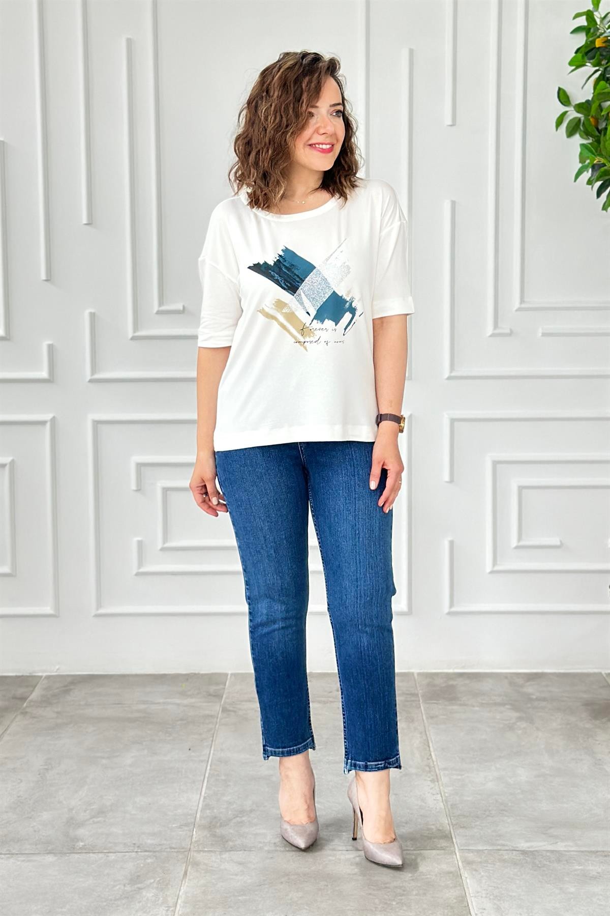 Önü Yazı Ve Sim Detaylı T-Shirt