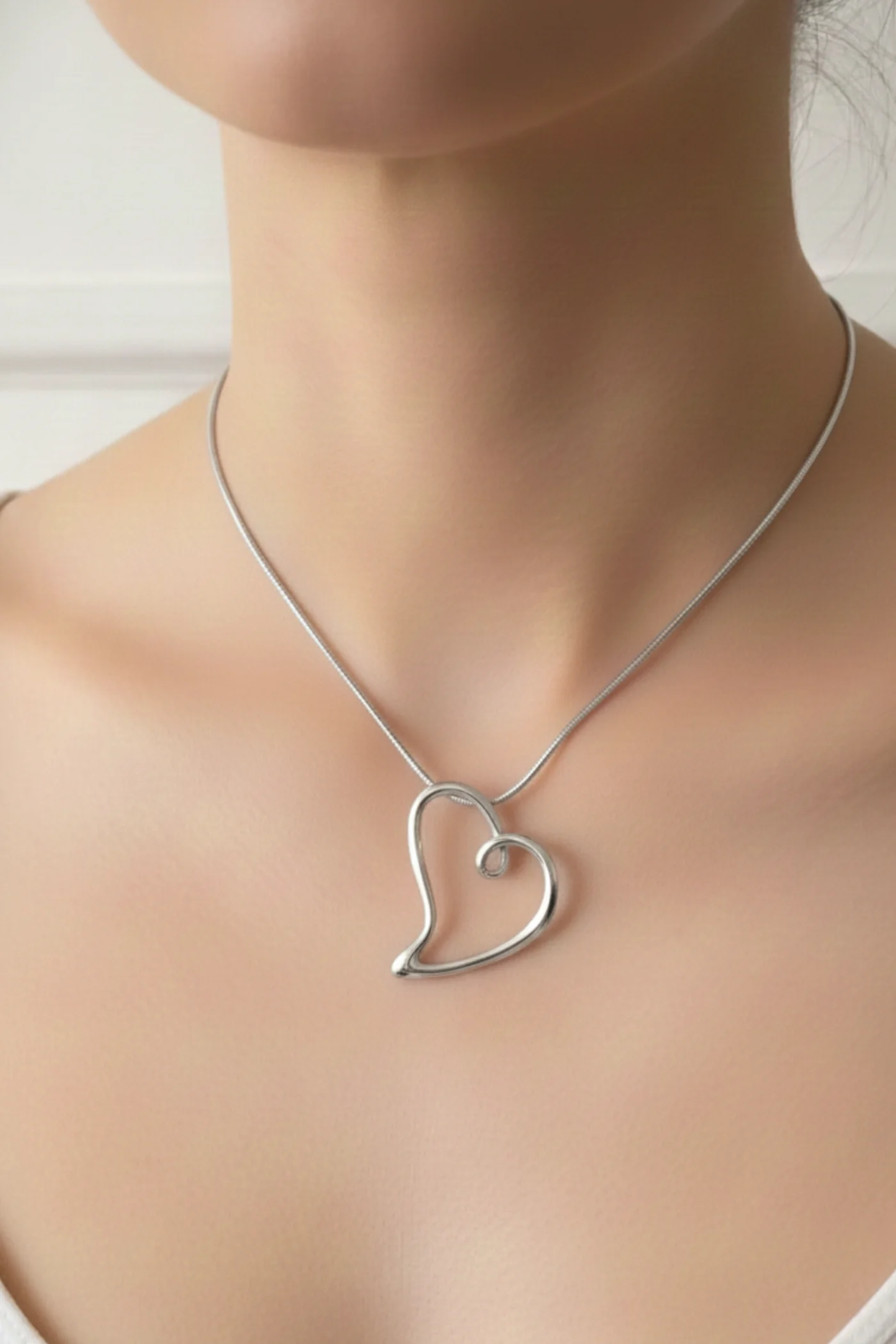 KLY61 Kalp Uçlu Kolye  - GÜMÜŞ (İÇİ MAVİ )