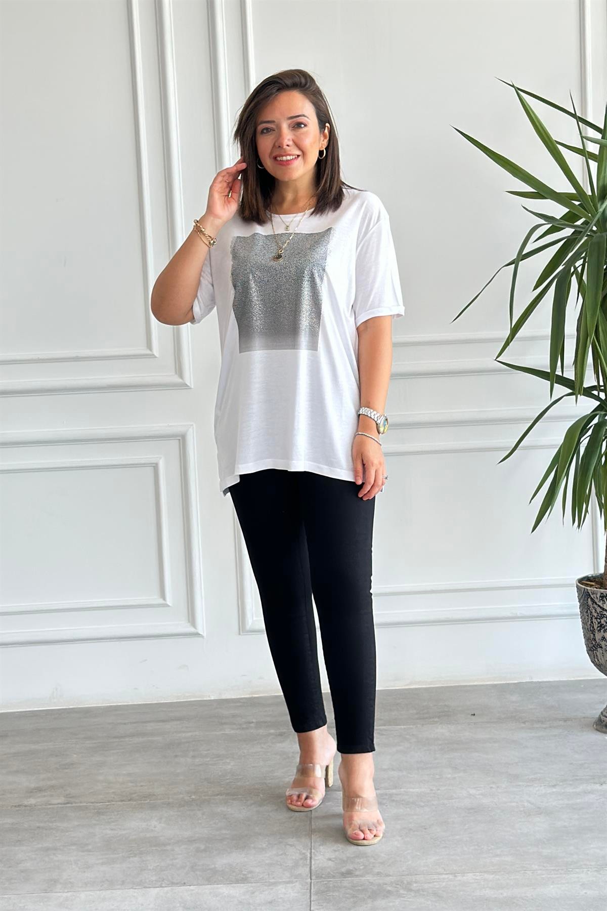 Önü Blok Taşlı T-Shirt