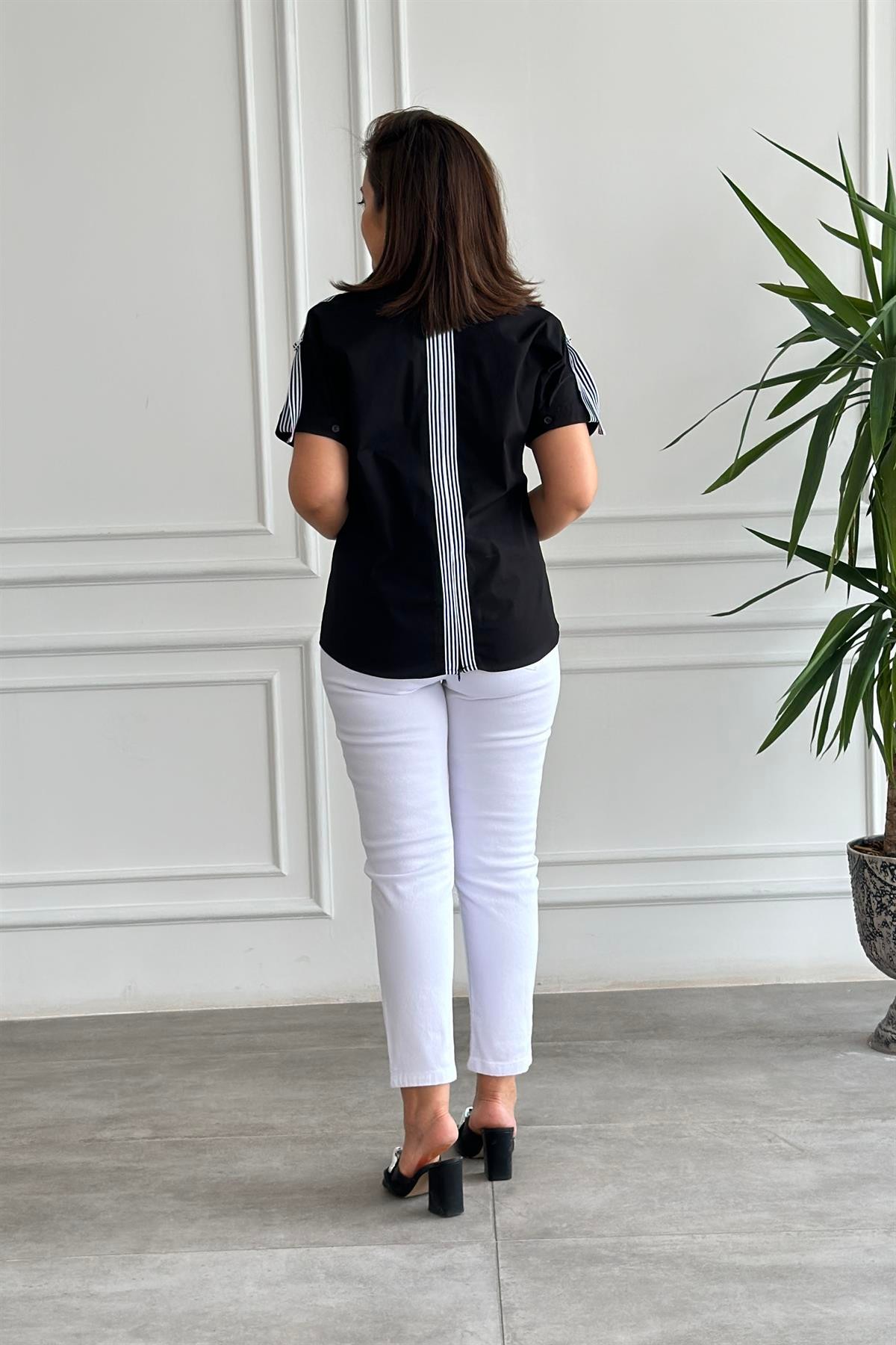 Kolları Ve Arkası Şerit Detaylı Bluz