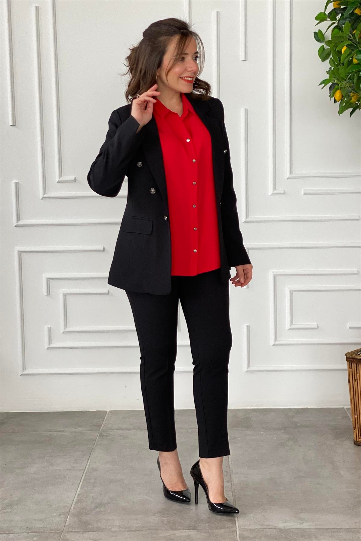 Altı Süs Düğmeli Düz Kol Blazer Ceket
