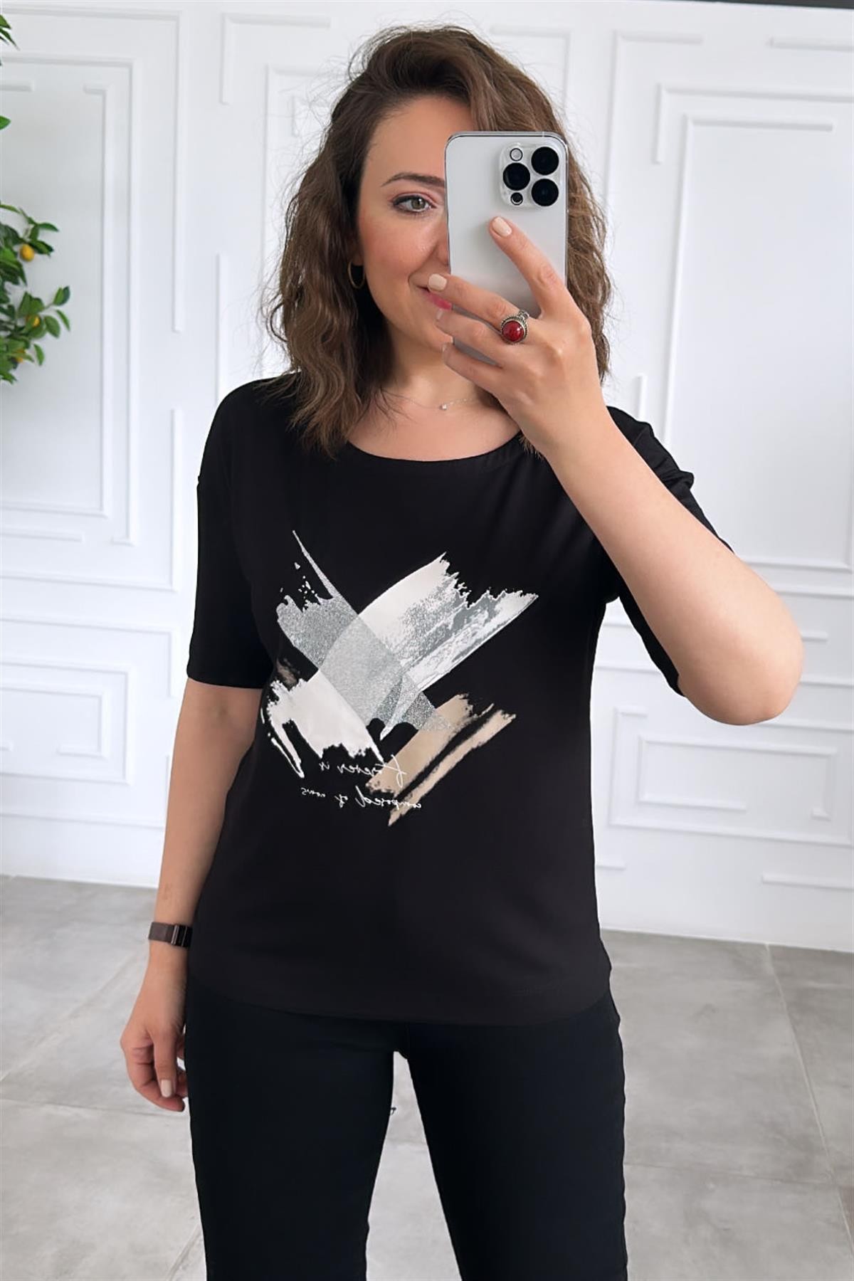 Önü Yazı Ve Sim Detaylı T-Shirt