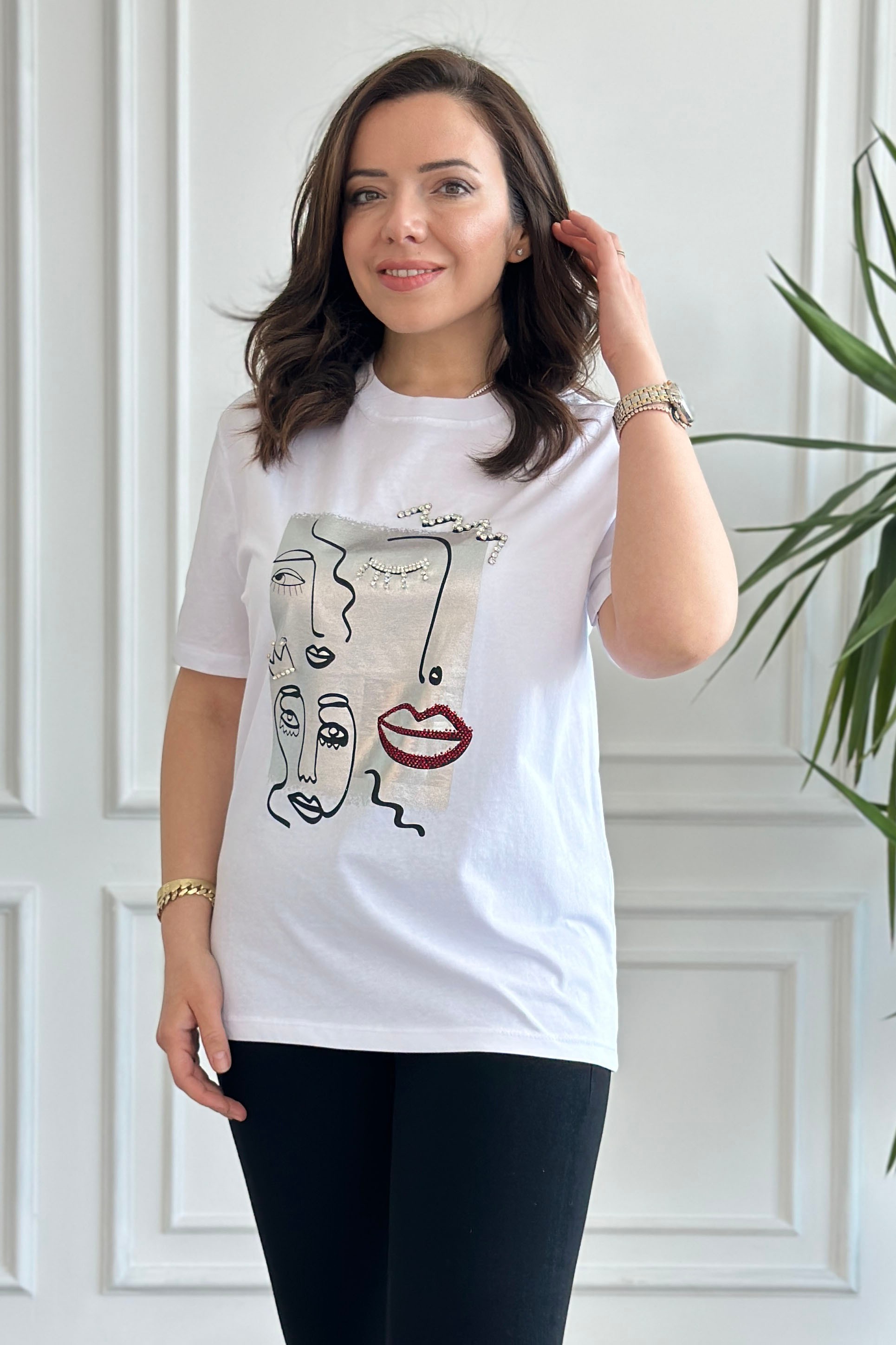 Önü Süliyet Baskılı Taş İşlemeli T-Shirt