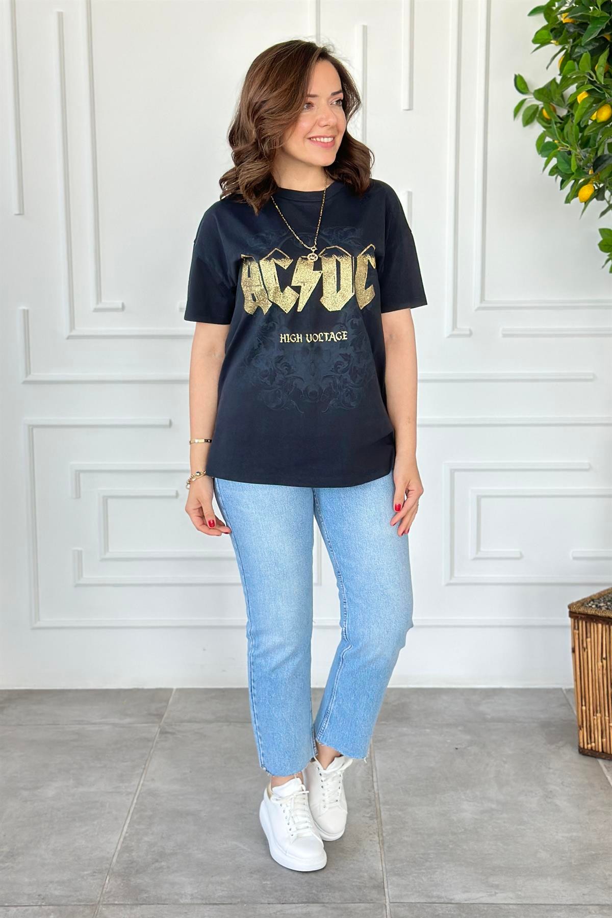 Yazı Ve Çiçek Detaylı T-Shirt