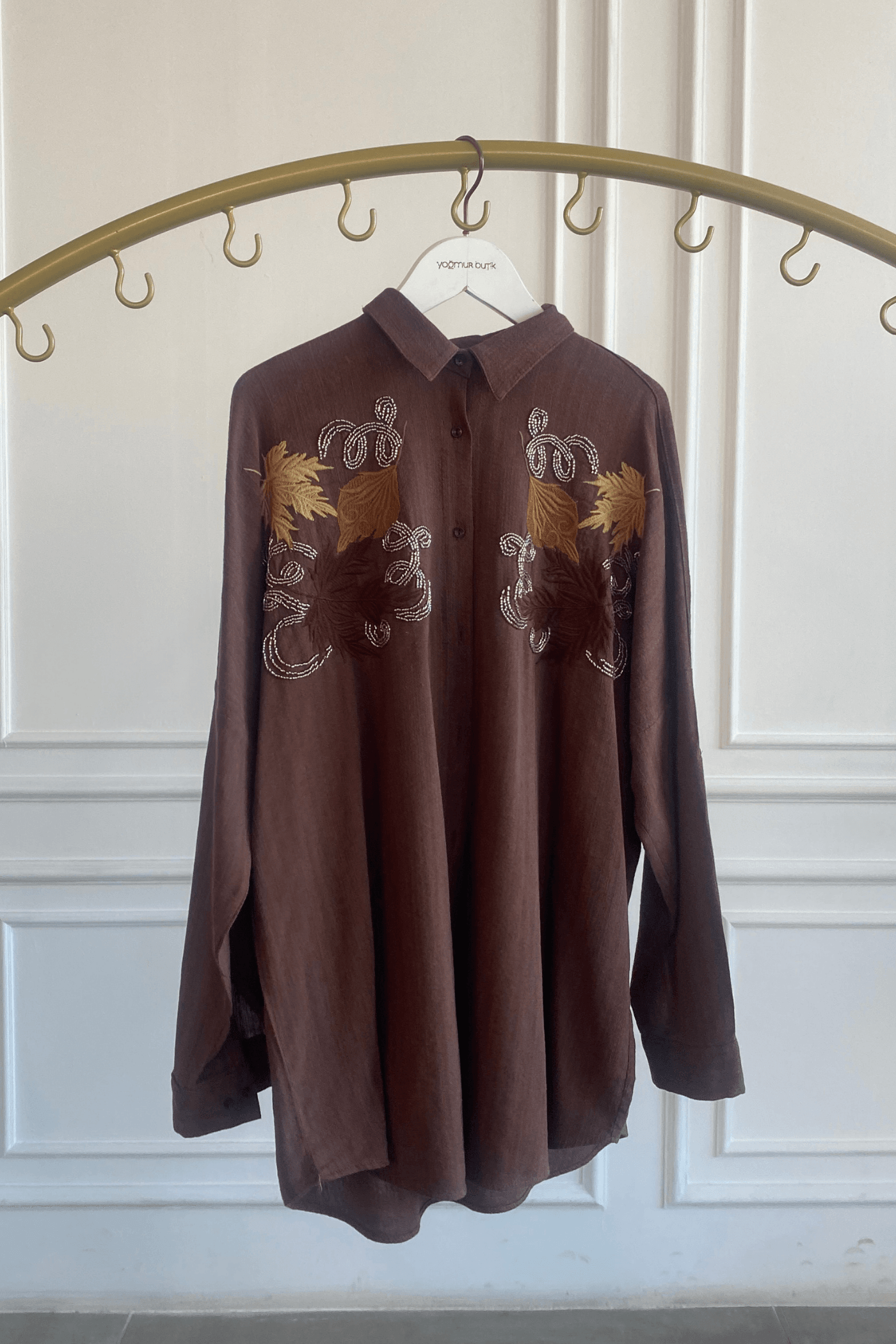 Yaprak Nakış İşlemeli Boncuk Detaylı Gömlek