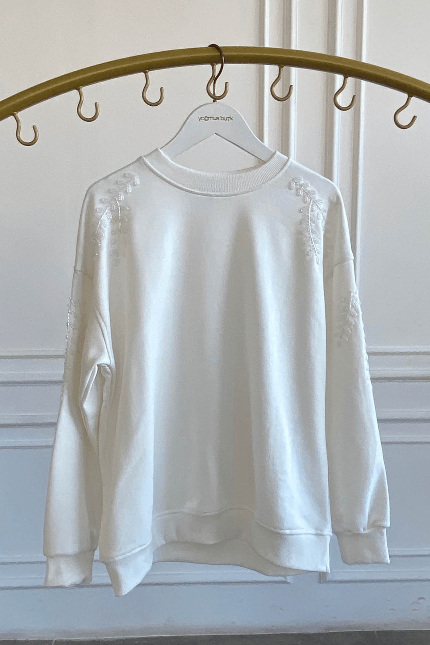 Omuz Ve Kolları Yaprak Boncuk İşlemeli Sweat 