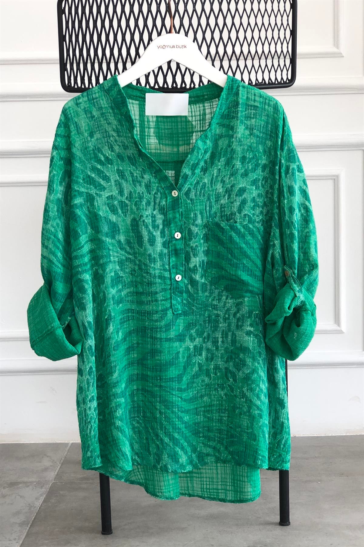 Batik Desenli İtalyan Yaka Bluz