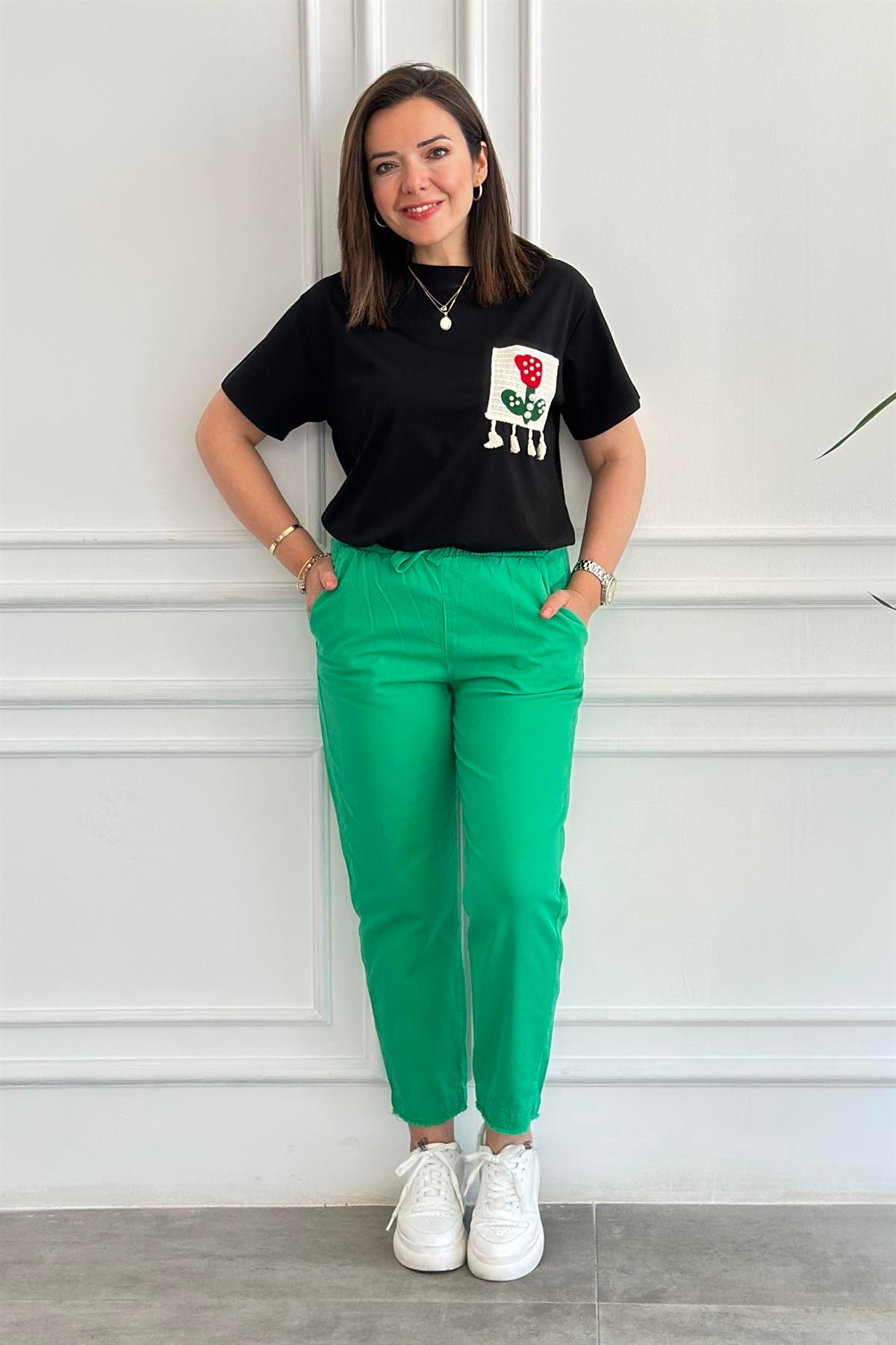 Cebi İnci İşlemeli Püskül Detaylı T-Shirt
