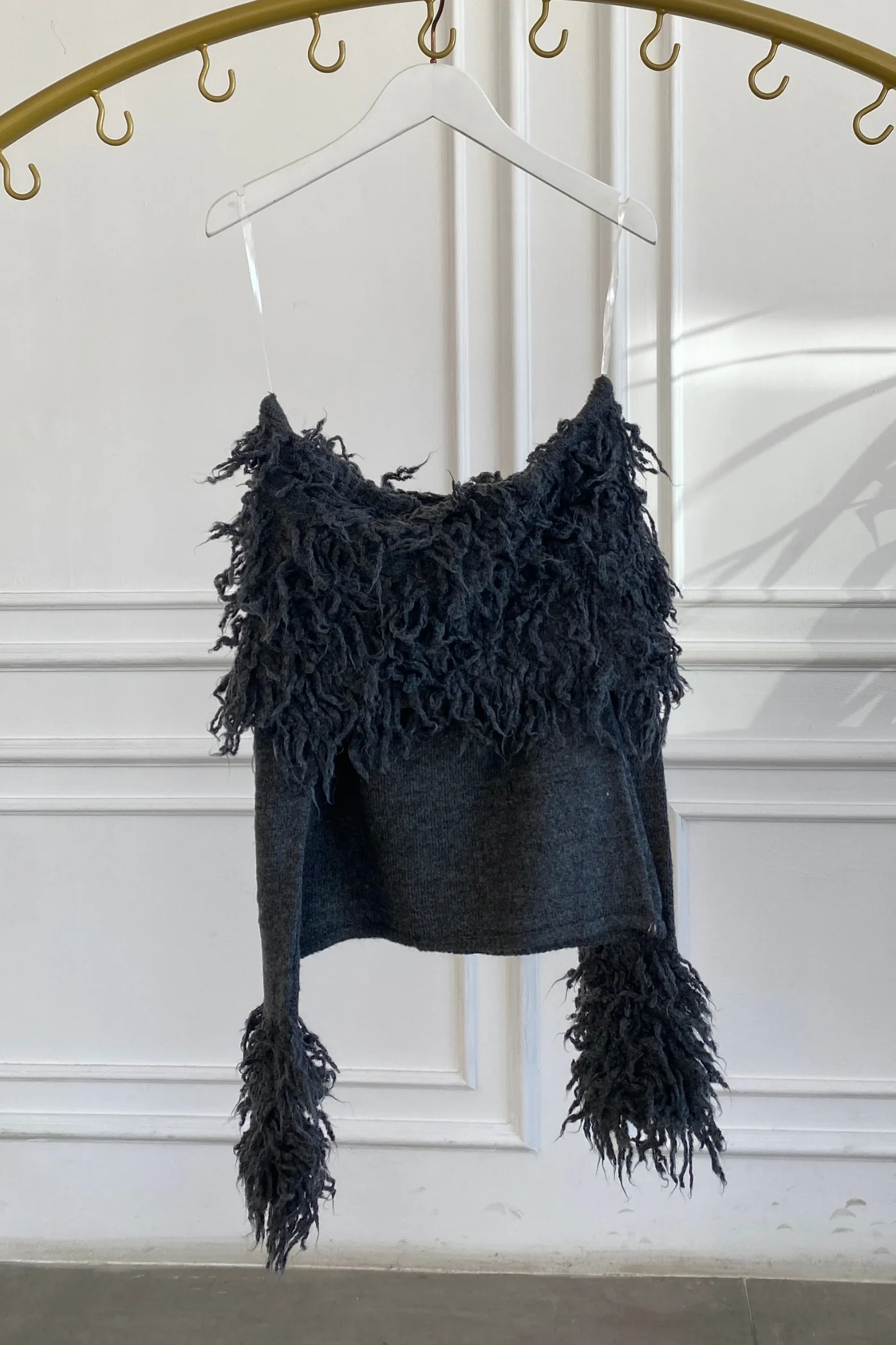 Püsküllü Madonna Yaka Triko