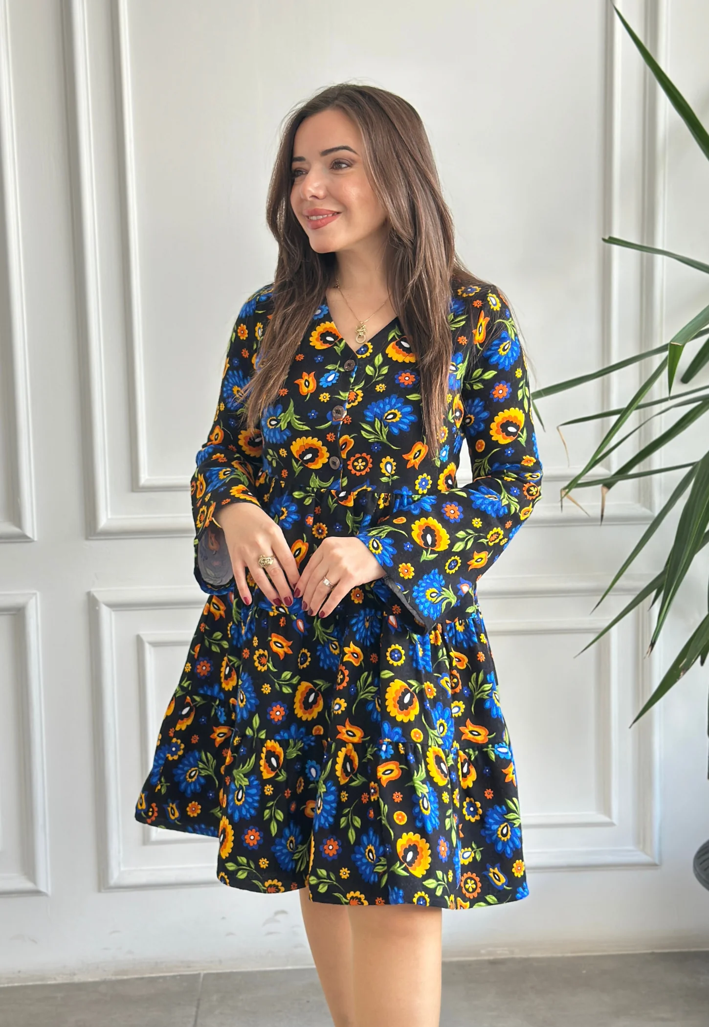 V Yaka Fırfırlı Pazen Elbise