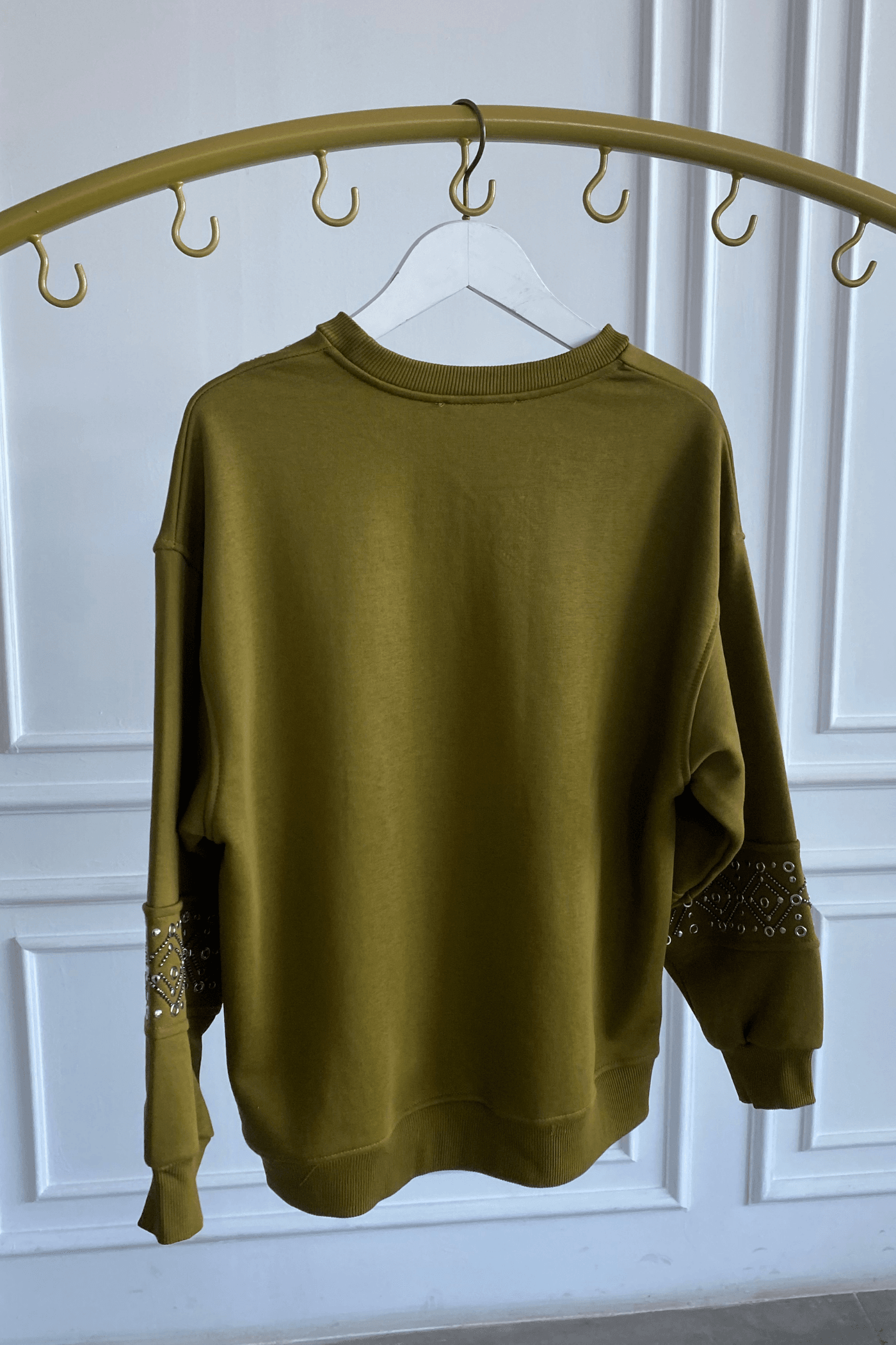 Tek Omzu Ve Kolları Zımba Boncuk Detaylı Sweat  