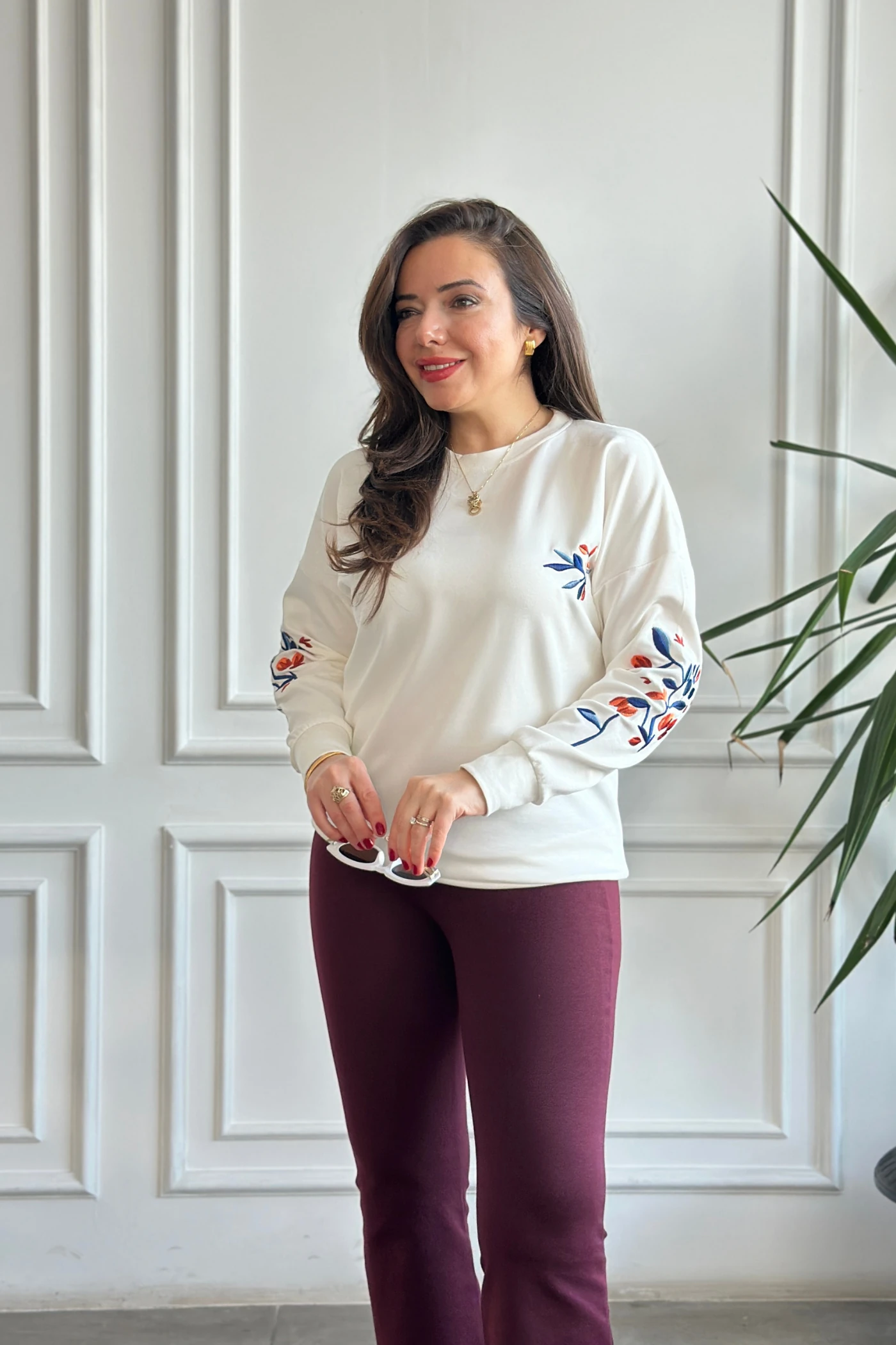 Önü Ve Kolları Nakış İşlemeli Sweat  - EKRU