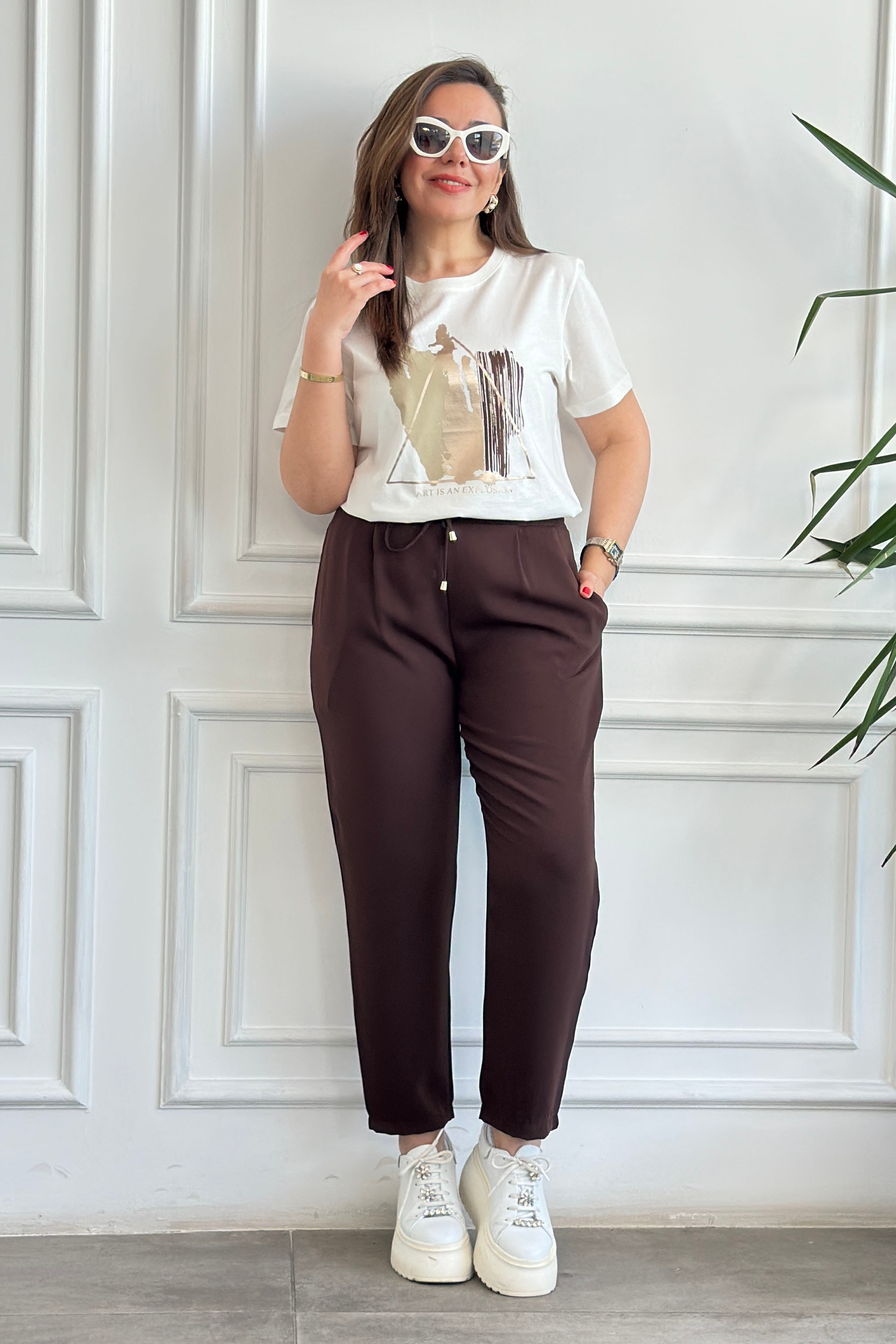 Önü Üçgen Yaldız Baskılı T-Shirt