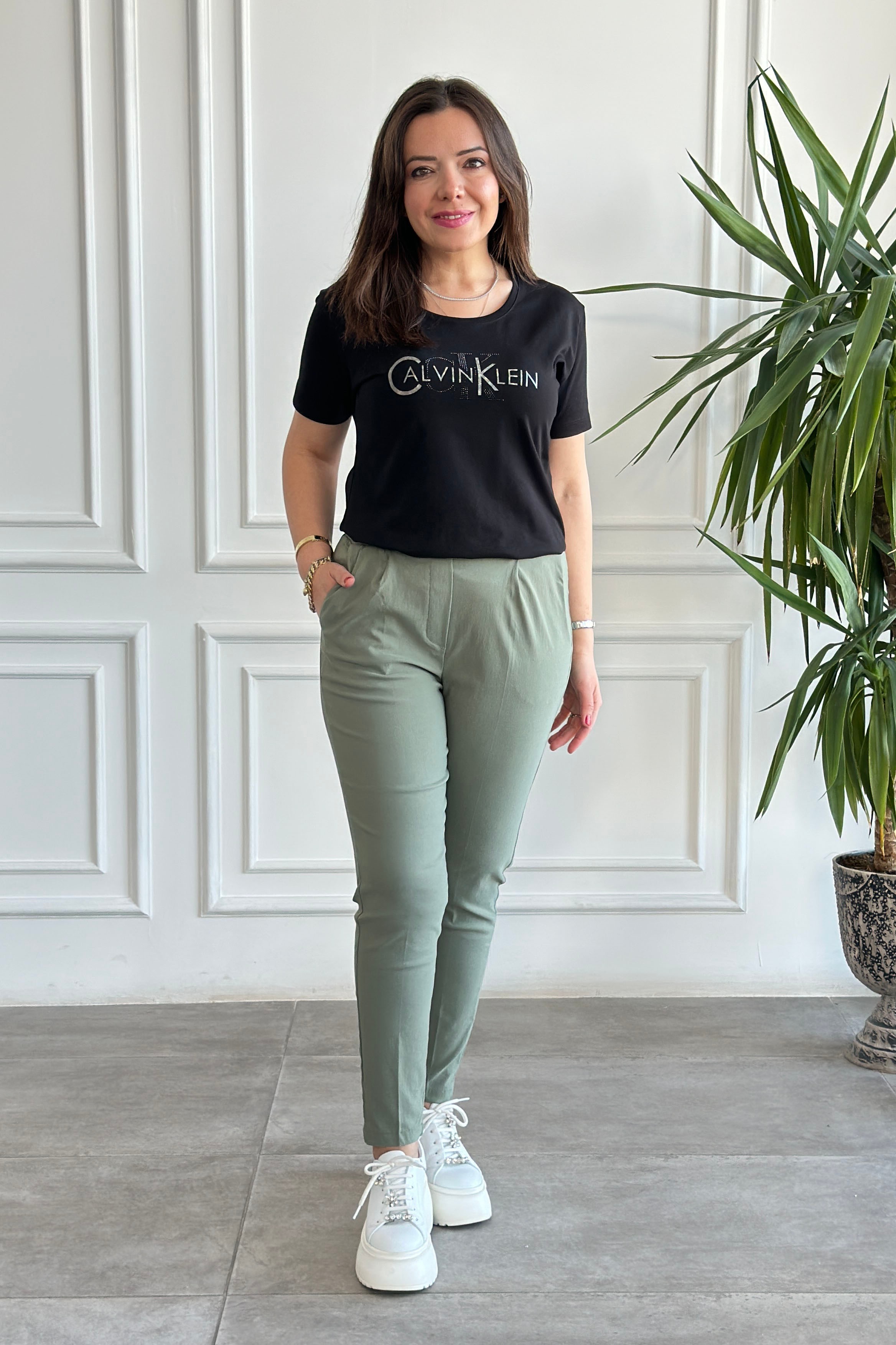 Bisiklet Yaka Önü Yazı Ve Taş Detaylı T-Shirt