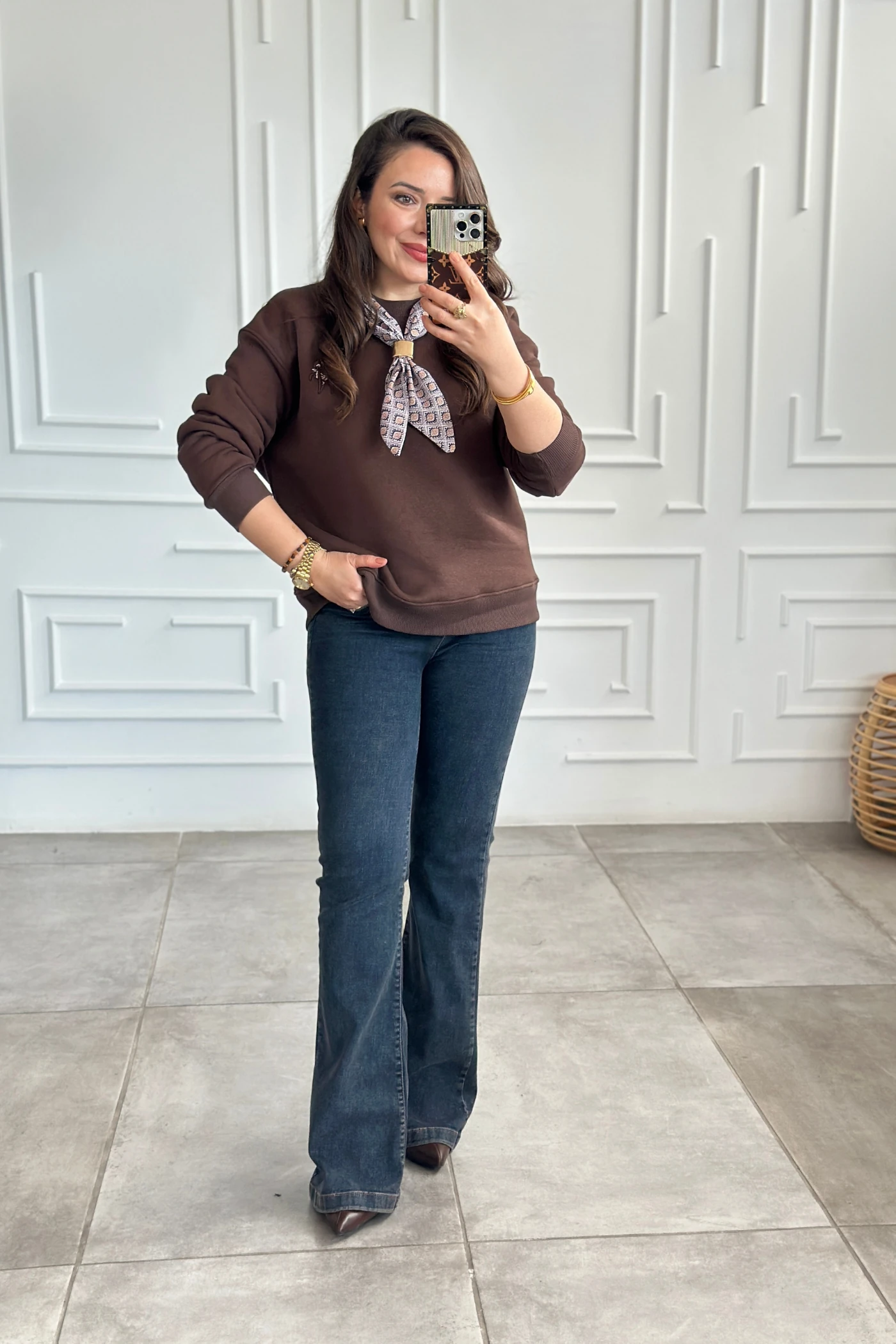 Geyik Nakış İşlemeli Yakası Fular Detaylı Sweat - KAHVERENGI