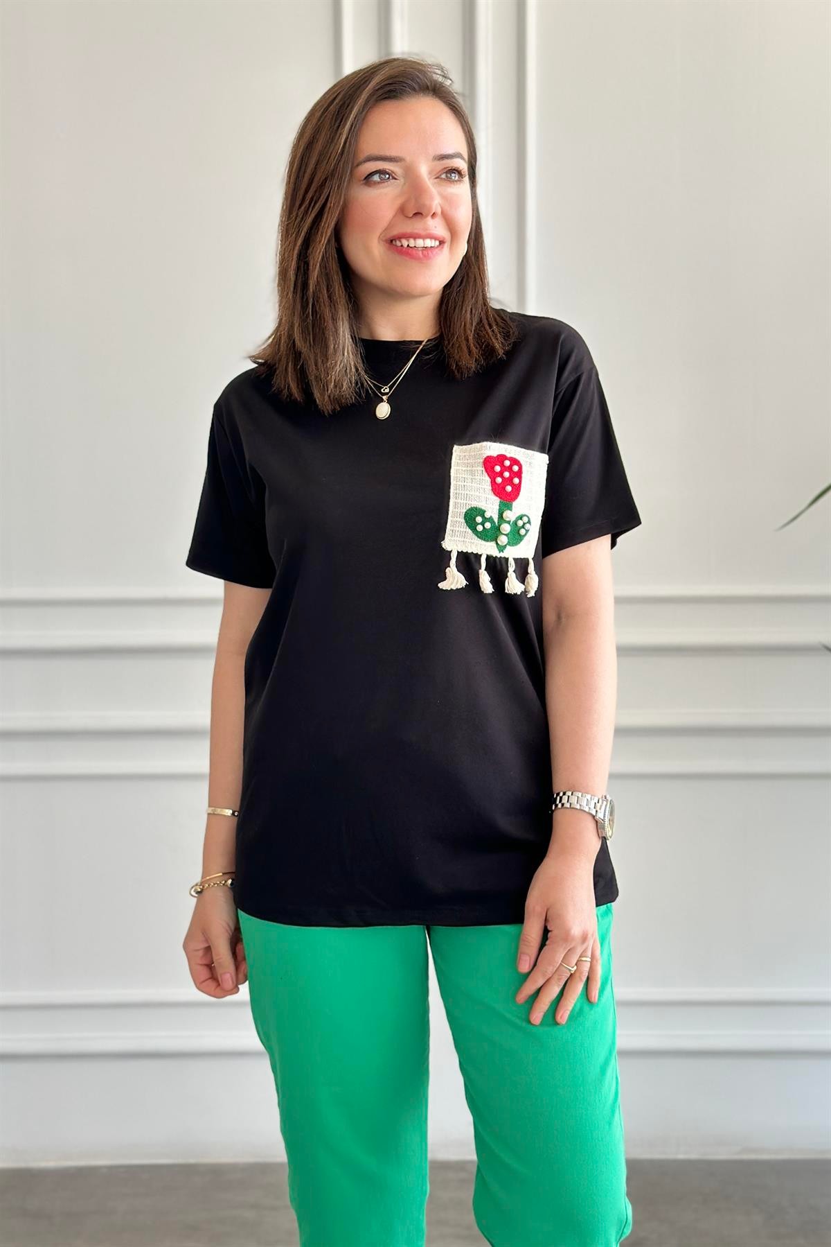Cebi İnci İşlemeli Püskül Detaylı T-Shirt