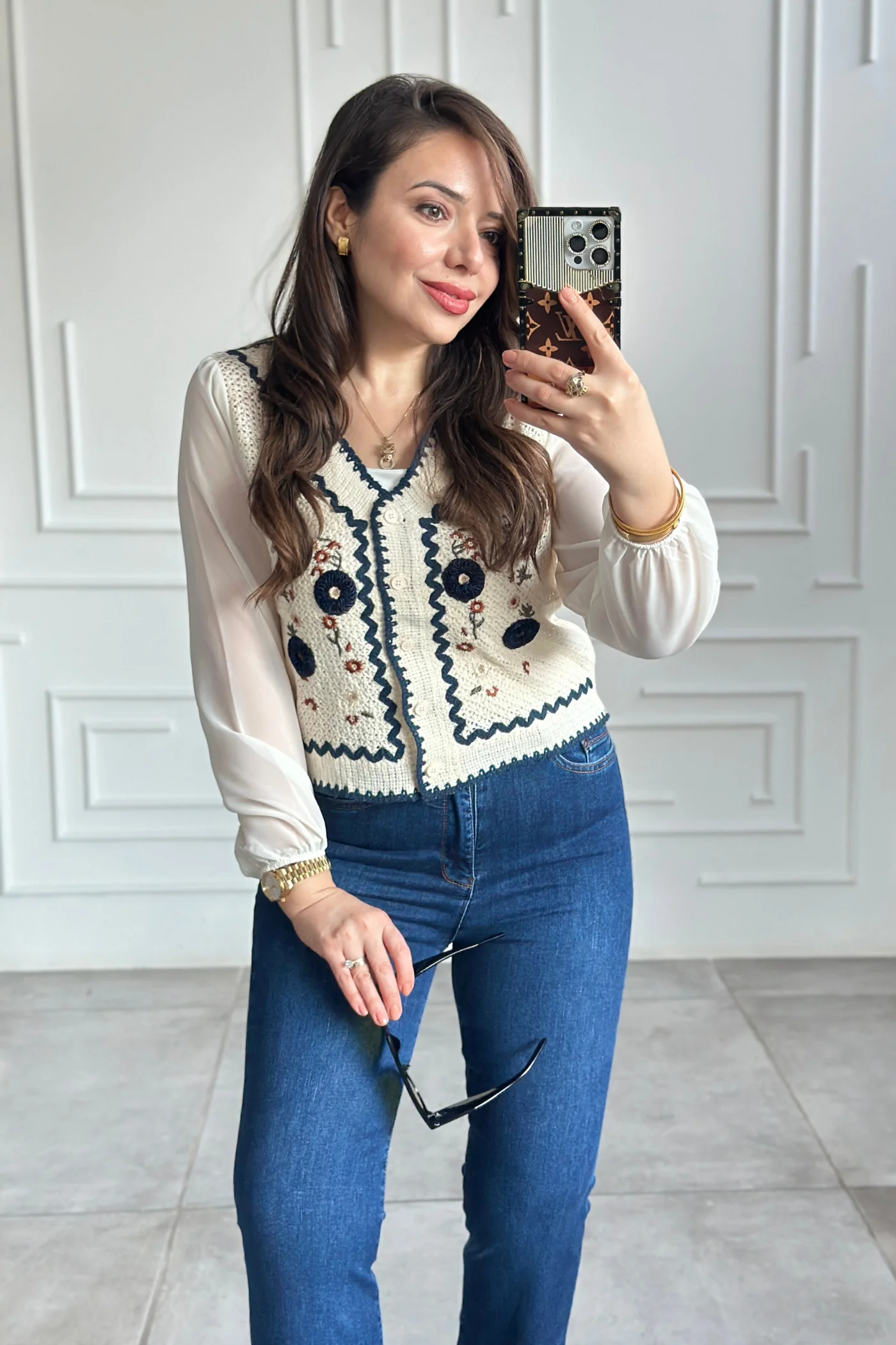 Kolları Şifon Nakış işlemeli Düğmeli Kısa Bluz - LACIVERT