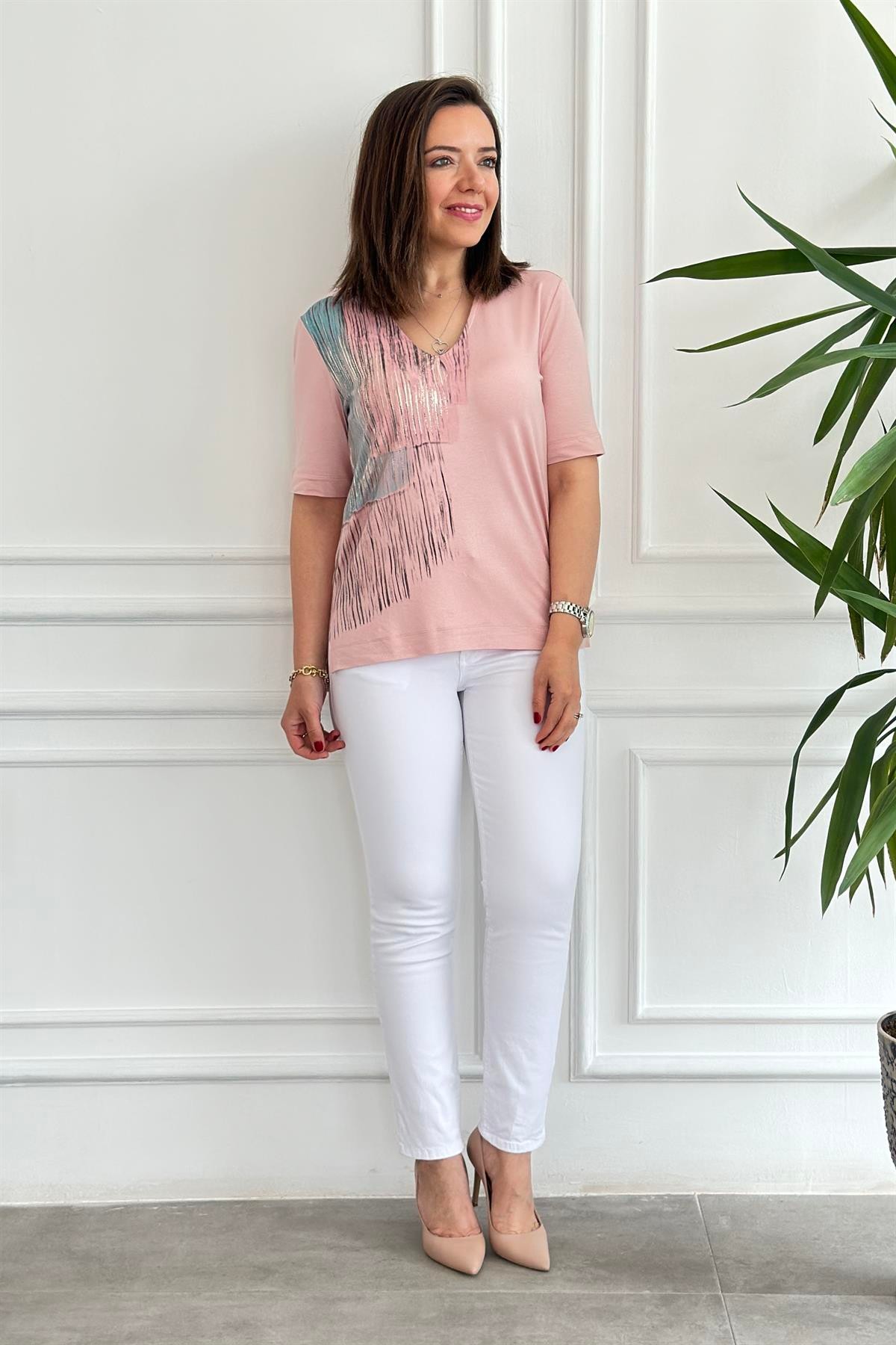 V Yaka Yaldız Ve Çizgi Detaylı T-Shirt