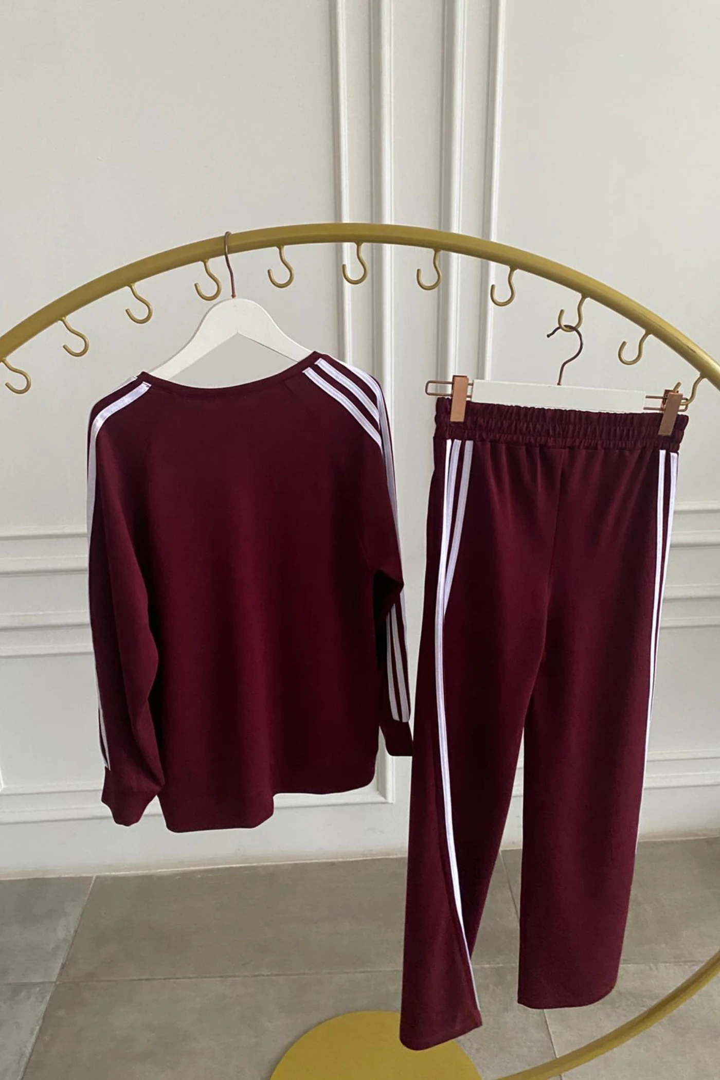 Önü Yazı Baskılı Kolları Şerit Detaylı Eşofman Takımı