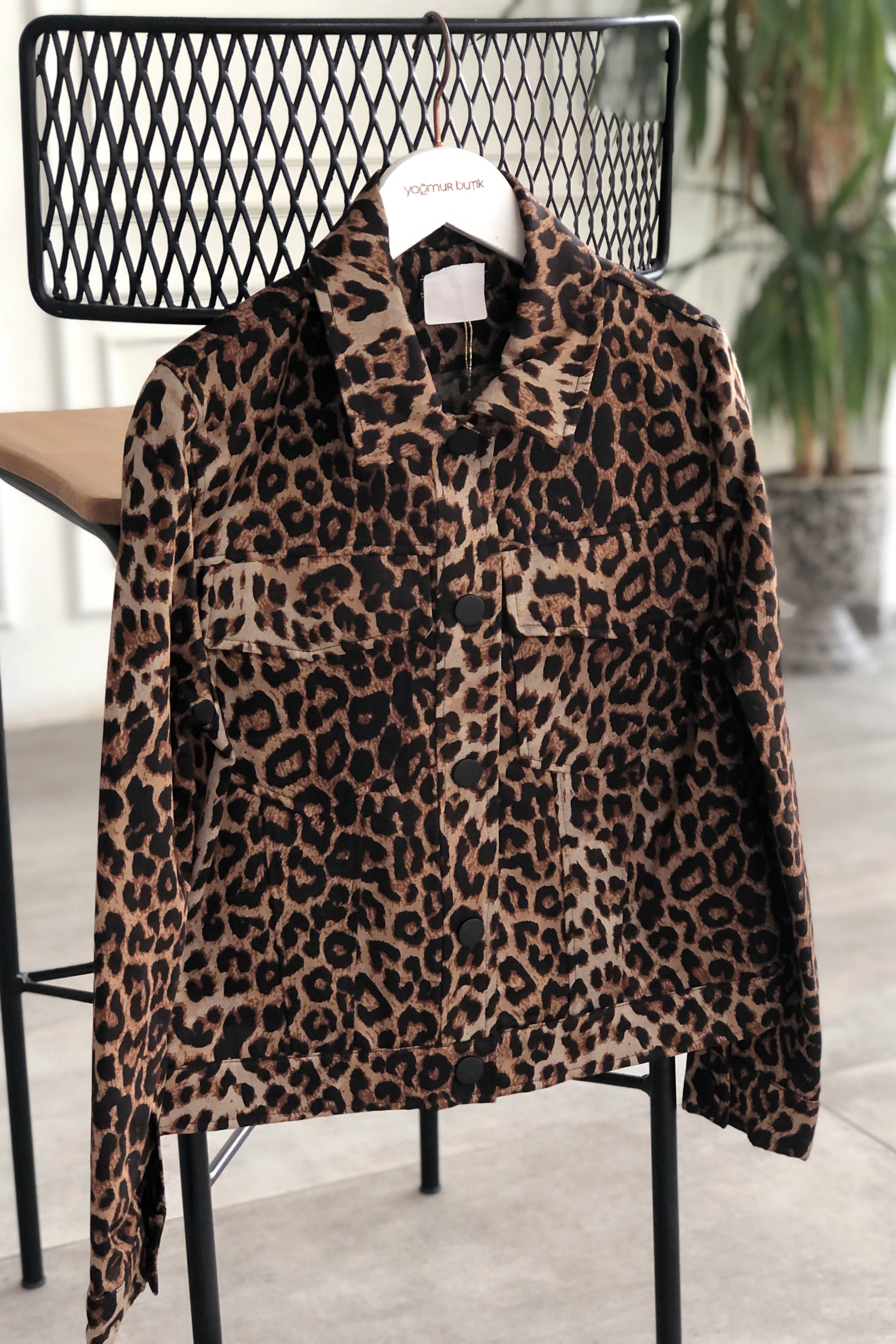 Leopar Desenli Çıt Çıt Düğmeli Kısa Ceket