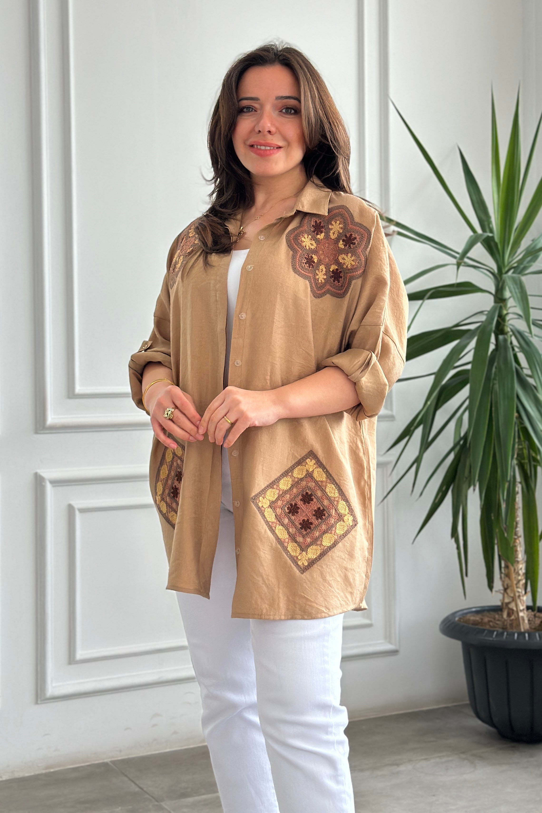 Çiçek Nakış Detaylı Gömlek  - CAMEL