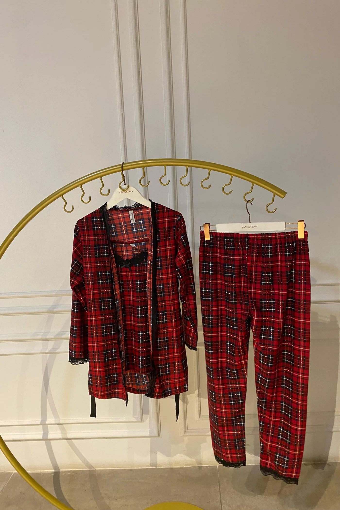 Dantel Detaylı Üçlü Pijama Takımı - KIRMIZI