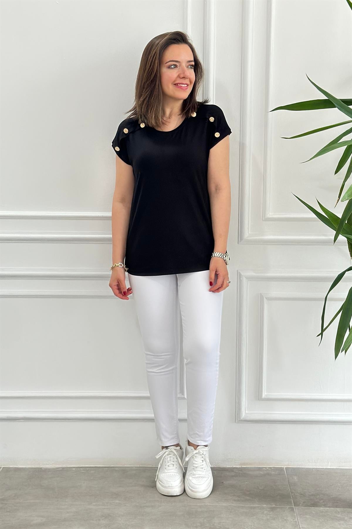 Omuz Düğme Detaylı T-Shirt