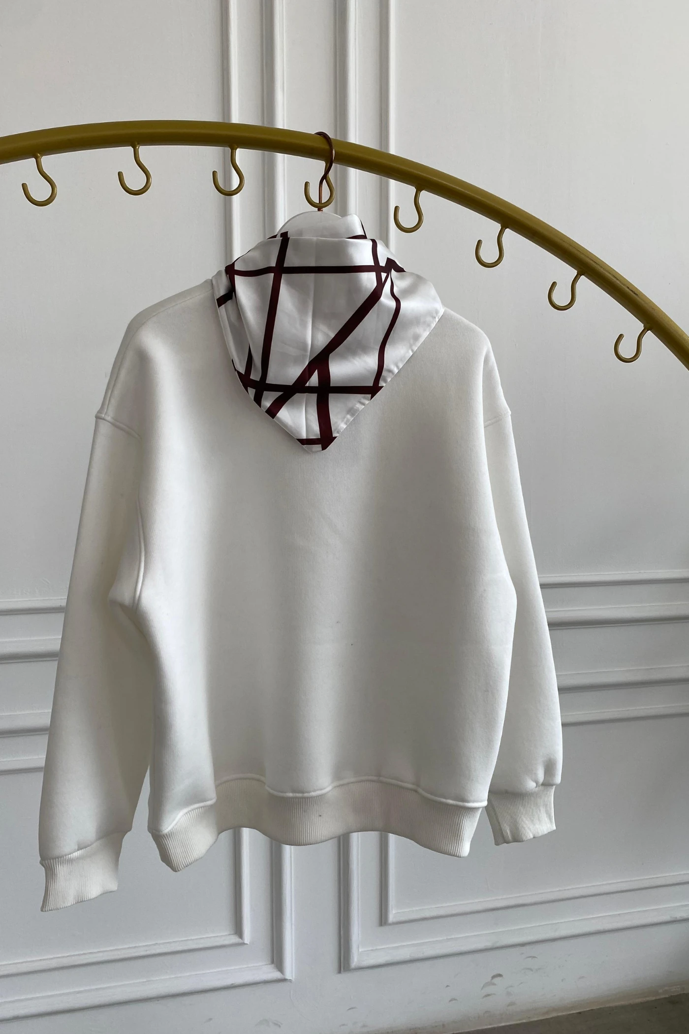 Yakası Fular Detaylı Sweat - BEYAZ