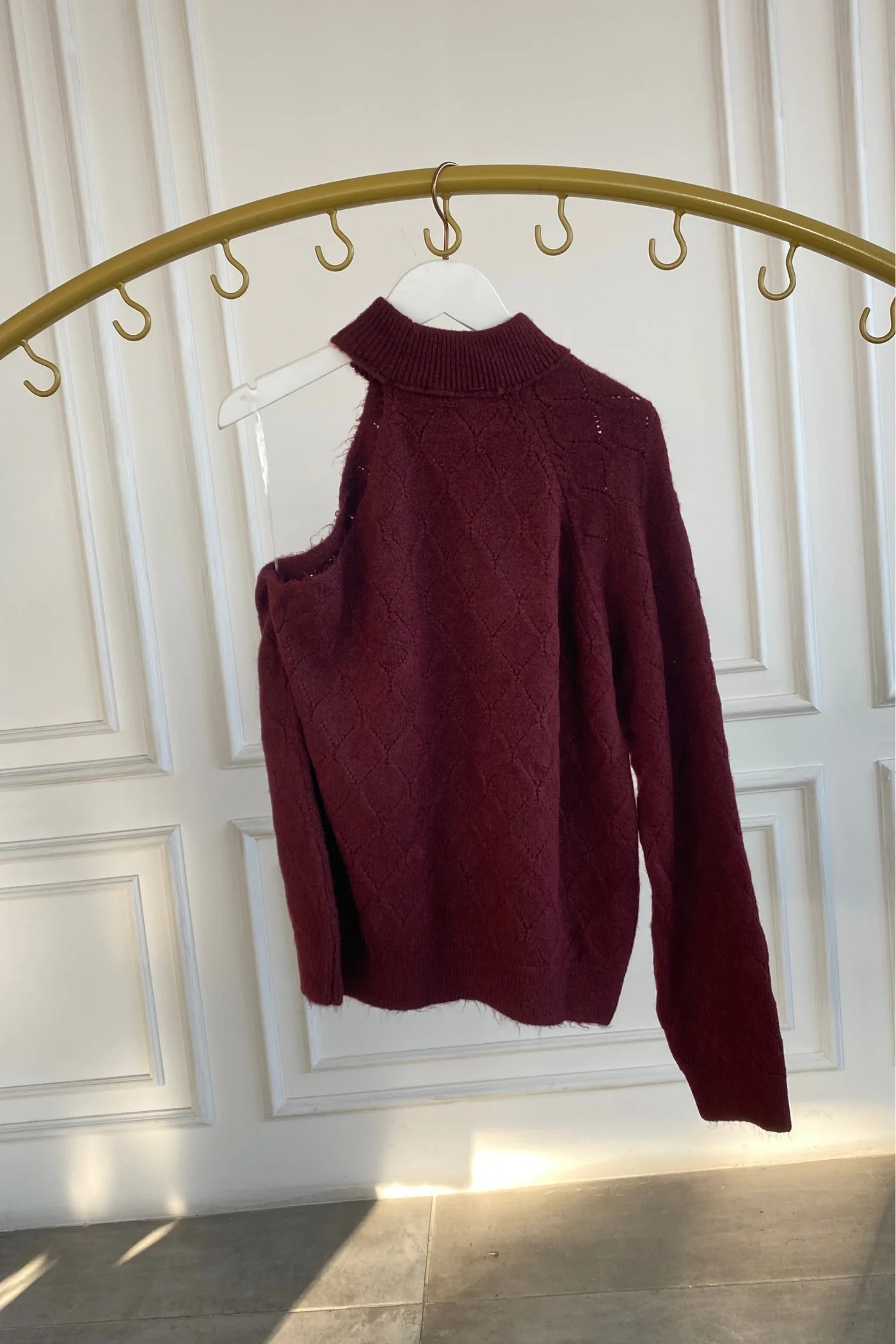 Tek Omuzlu İnci Detaylı Triko Kazak