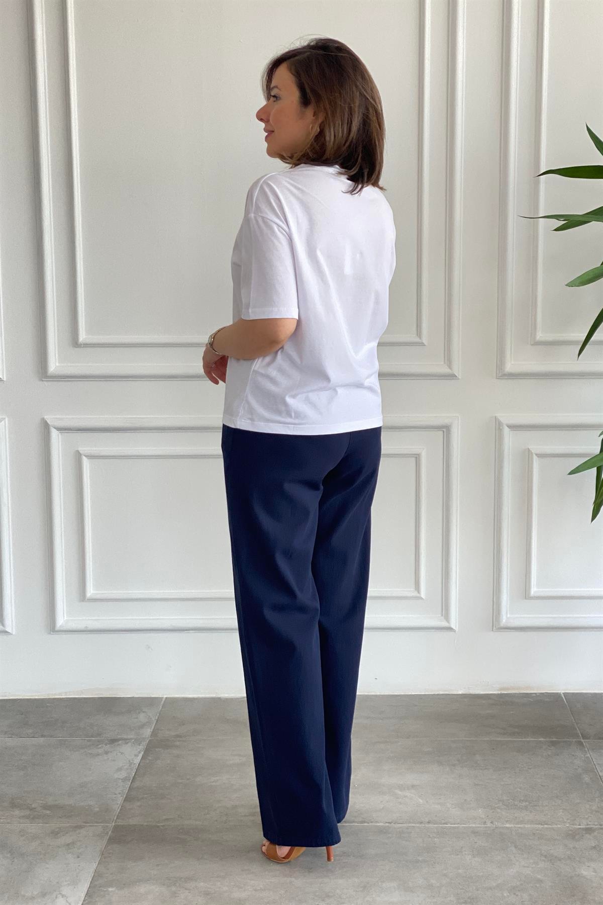 Yakası Biyeli Yelken Desenli T-Shirt