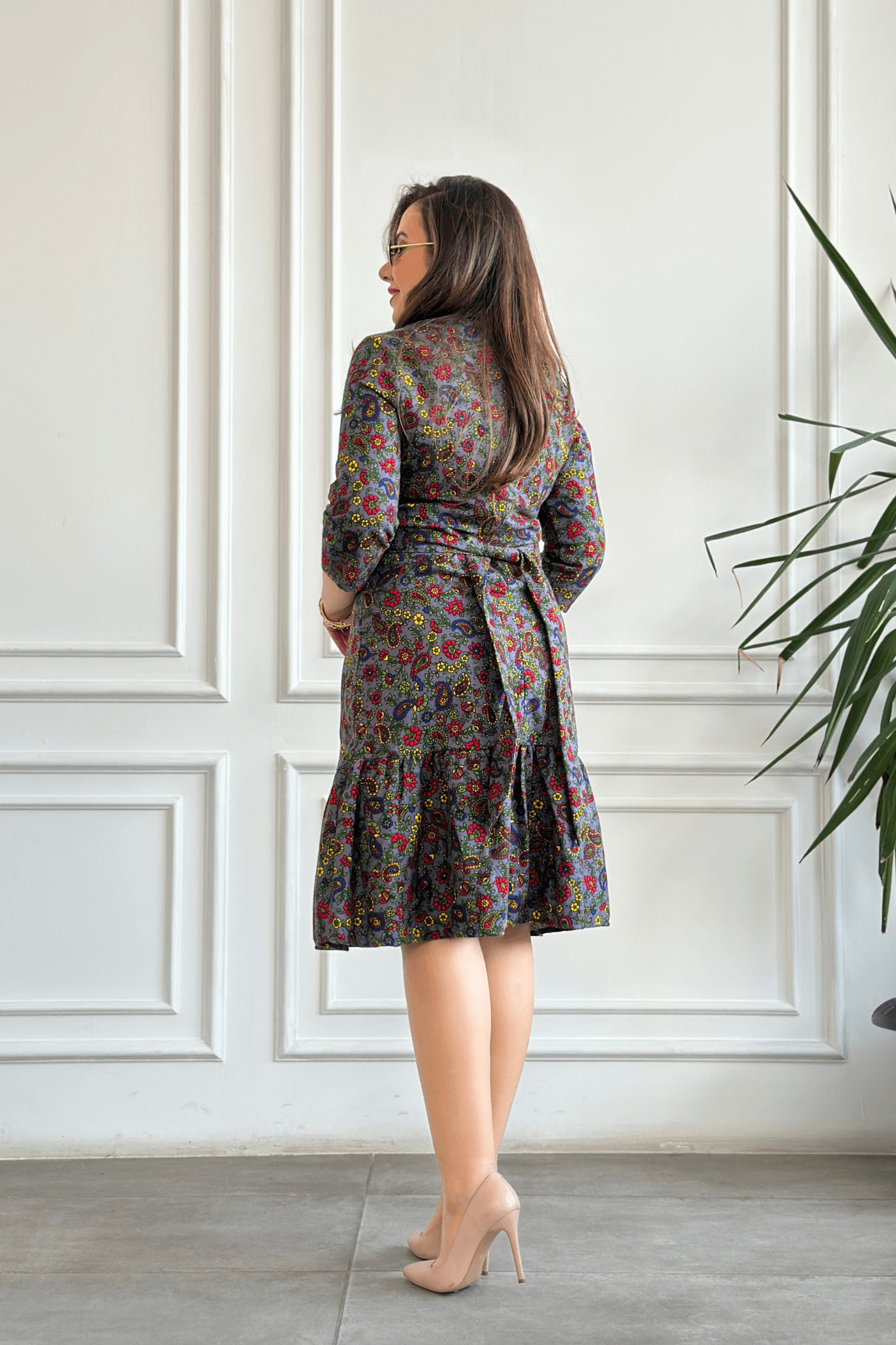 Etek Ucu Fırfırlı Kare Yaka Pazen Elbise - ANTRASIT