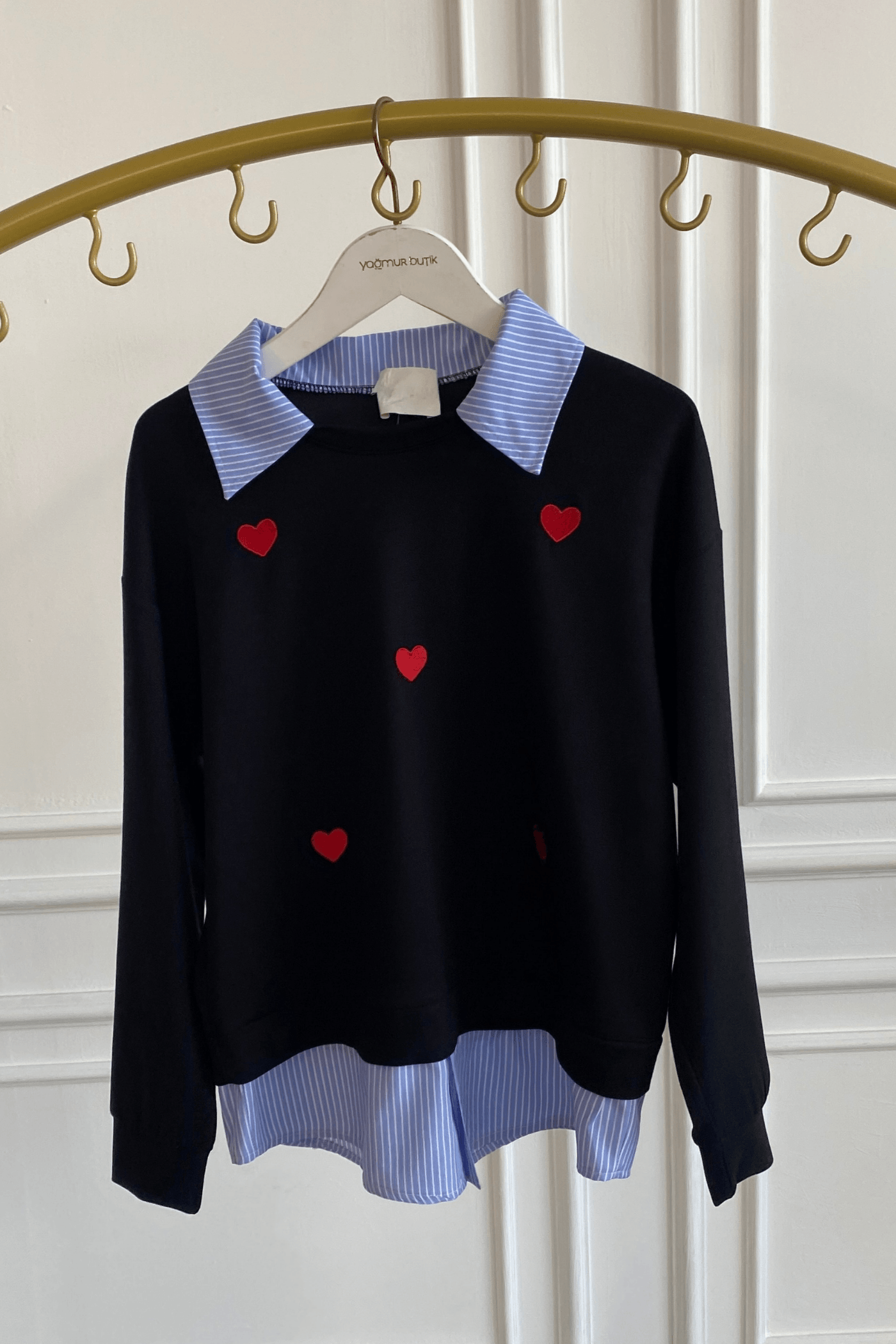 Kalp Nakışlı Polo Yaka Gömlek Detaylı Sweat