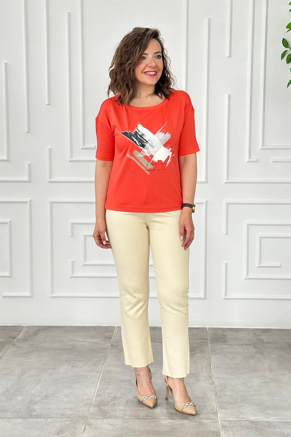Önü Yazı Ve Sim Detaylı T-Shirt