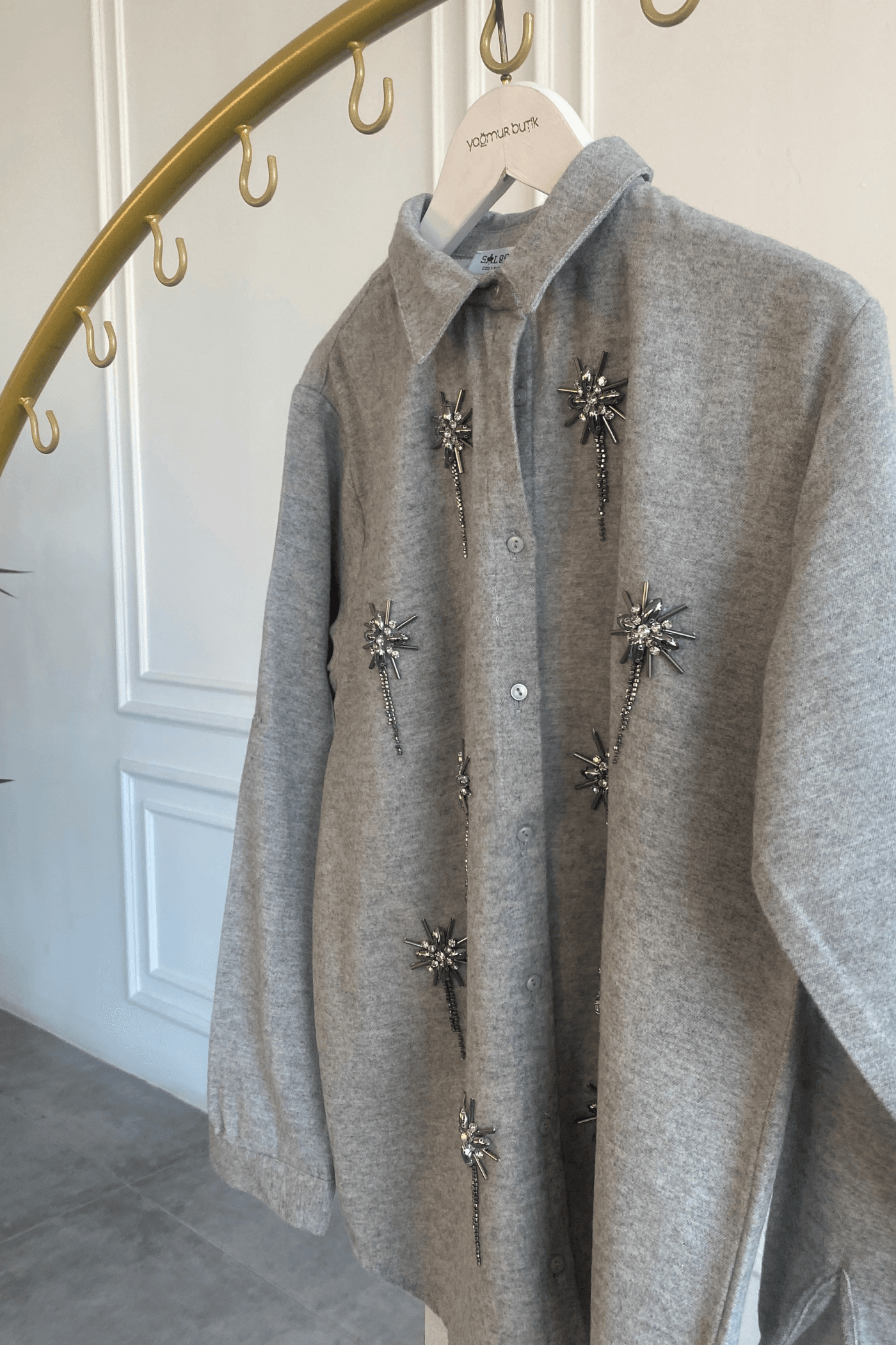 Önü Çubuk Boncuk İşlemeli Gömlek 