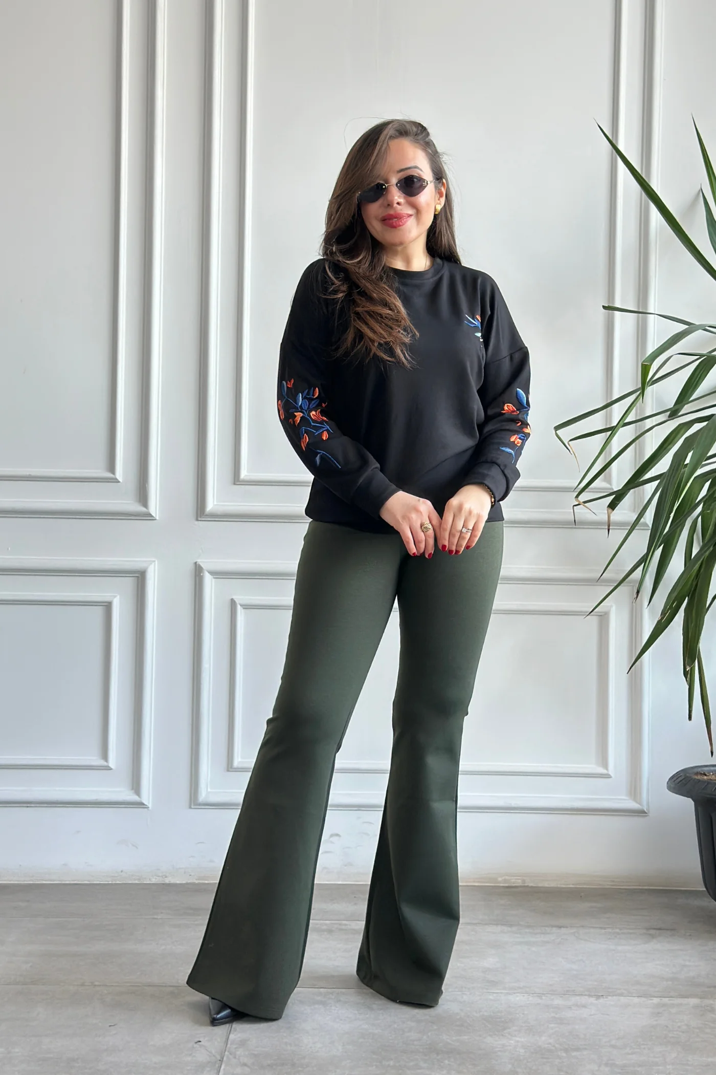 Önü Ve Kolları Nakış İşlemeli Sweat  - SIYAH