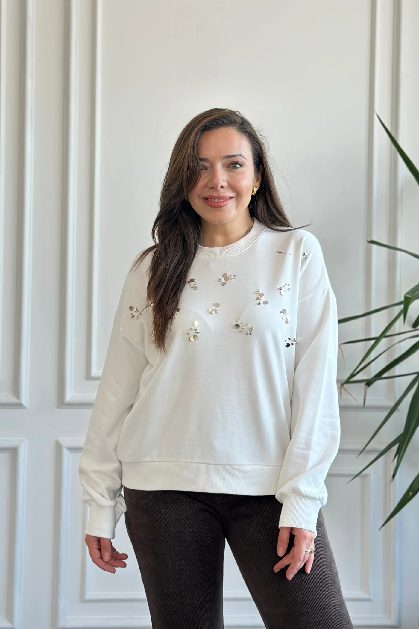 Önü Pul İşlemeli Sweat