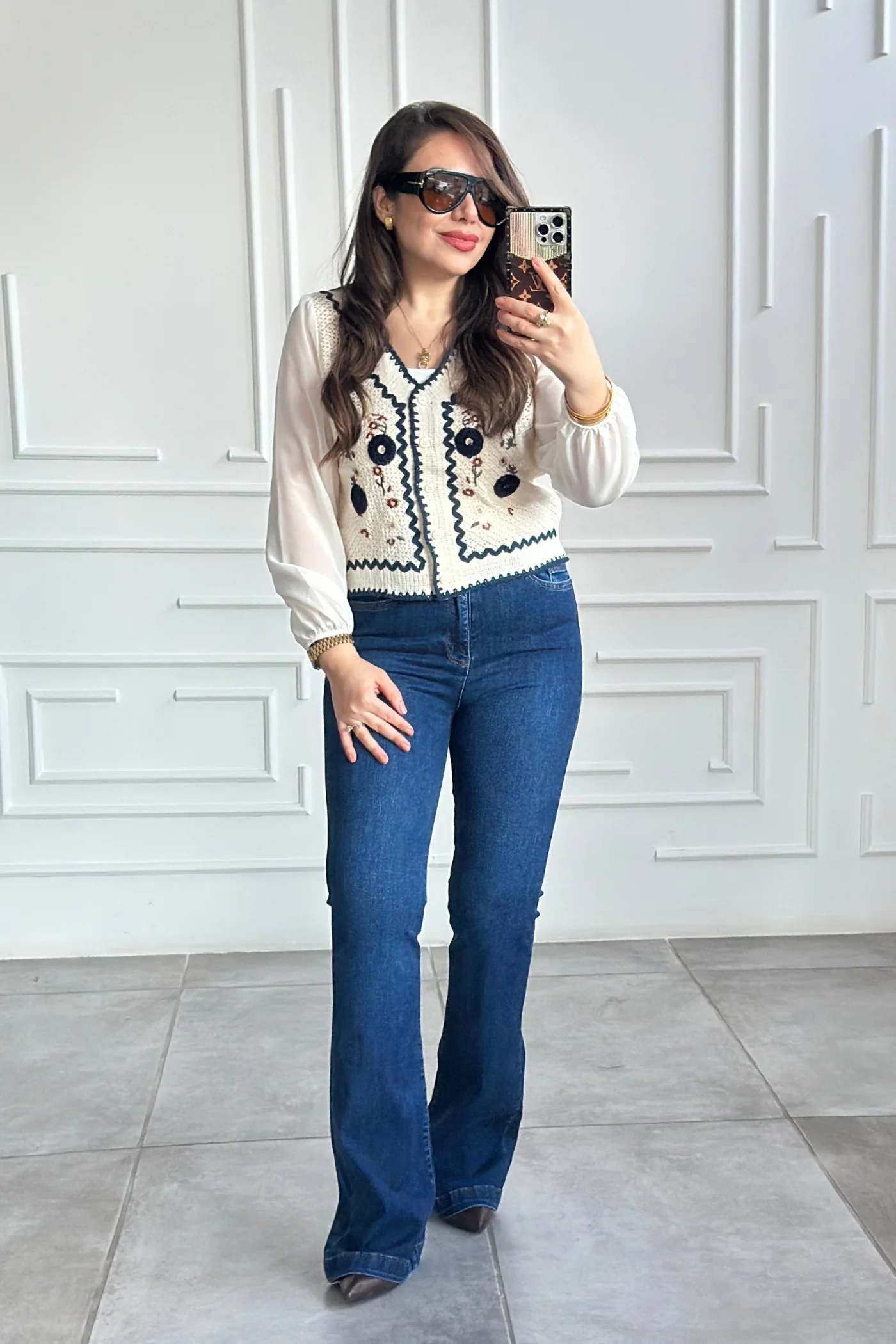 Kolları Şifon Nakış işlemeli Düğmeli Kısa Bluz - LACIVERT