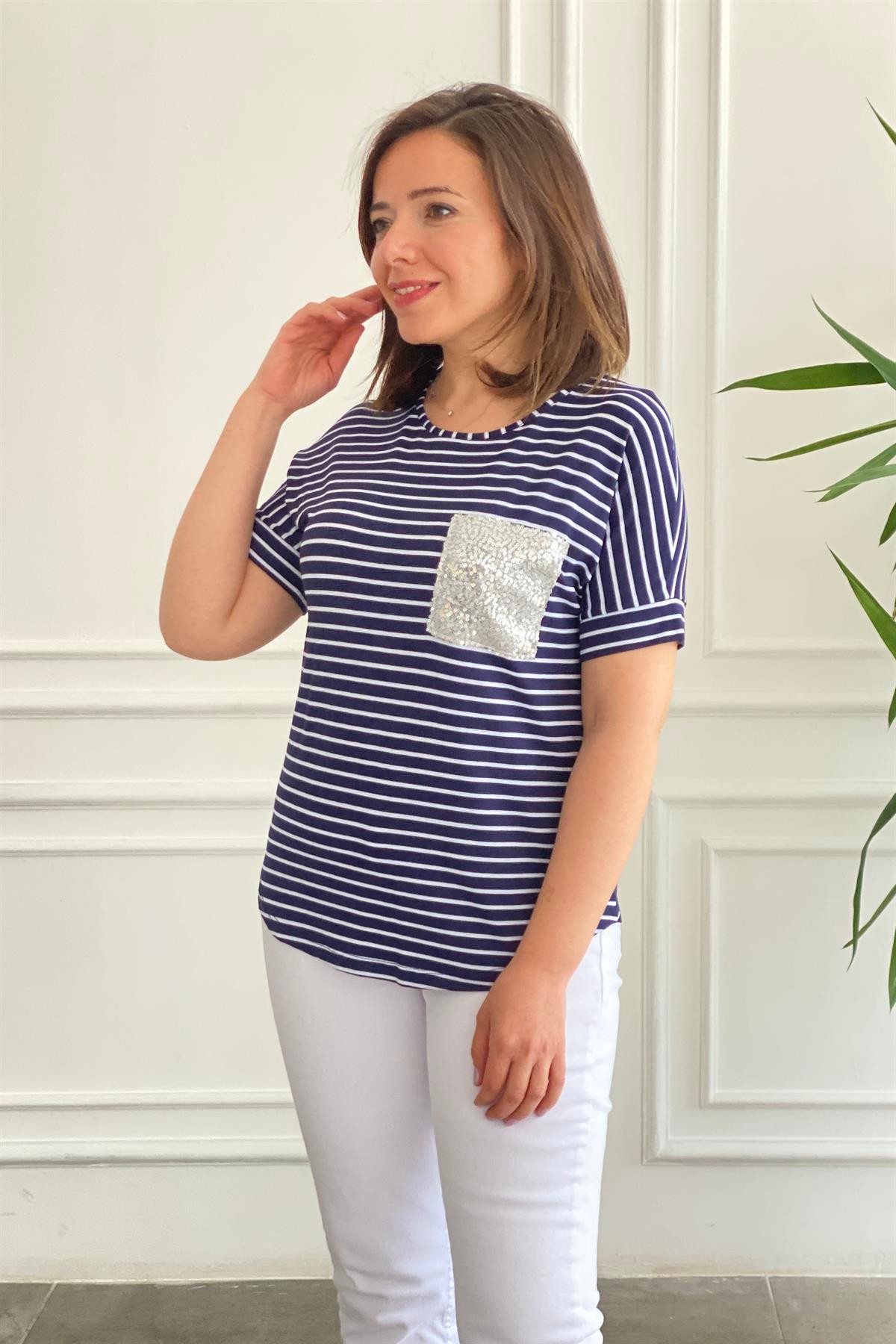 Cebi Pul İşlemeli Çizgili T-Shirt