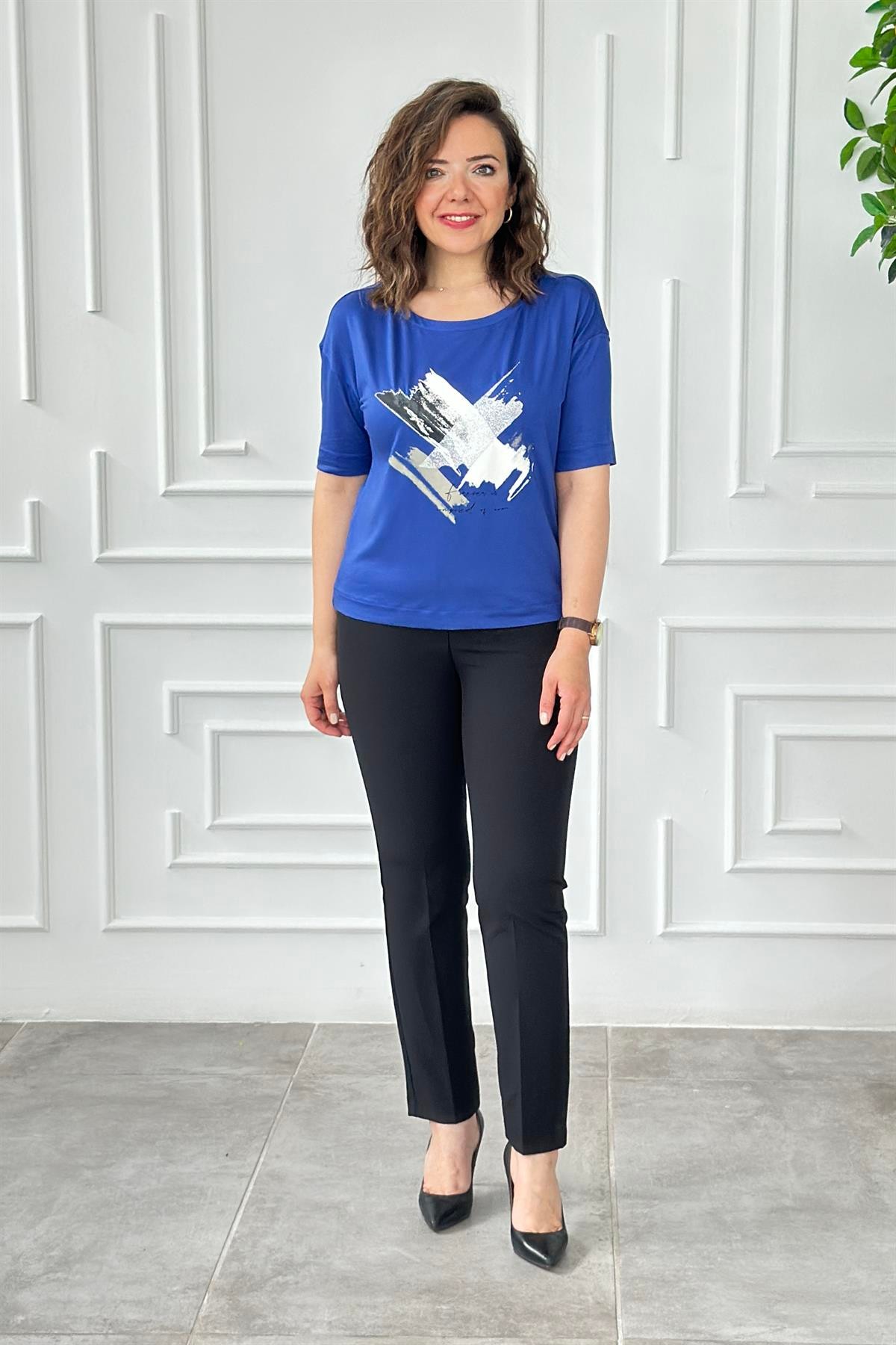 Önü Yazı Ve Sim Detaylı T-Shirt